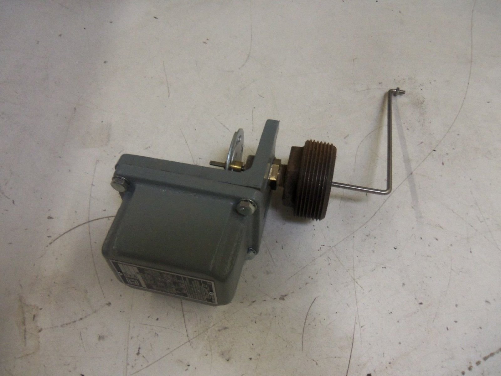 Buy Square D 9037 ClosedTank Float Switch with Bushing for Power