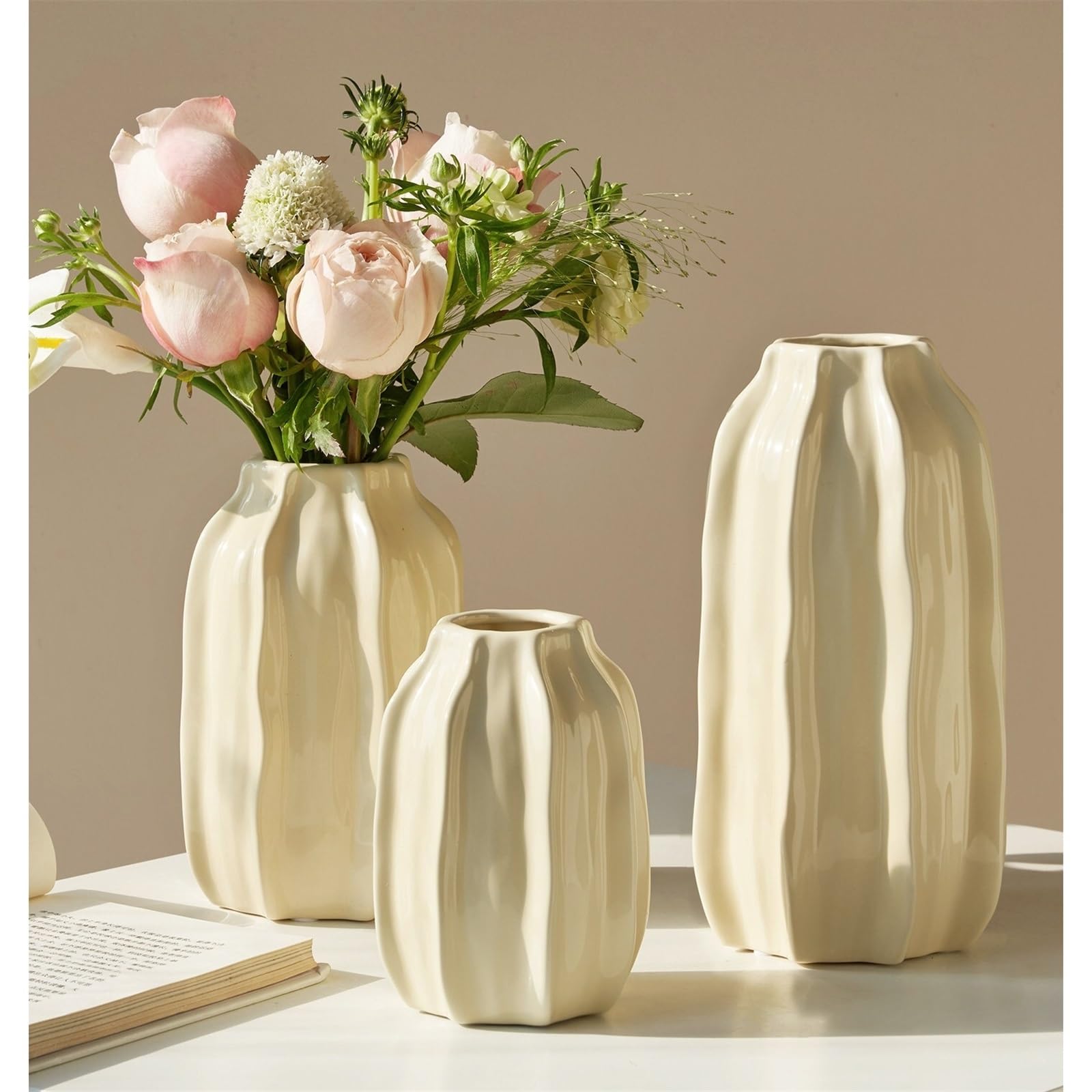 Wazon na kwiaty Wazon ceramiczny w kolorze kremowo-beżowym