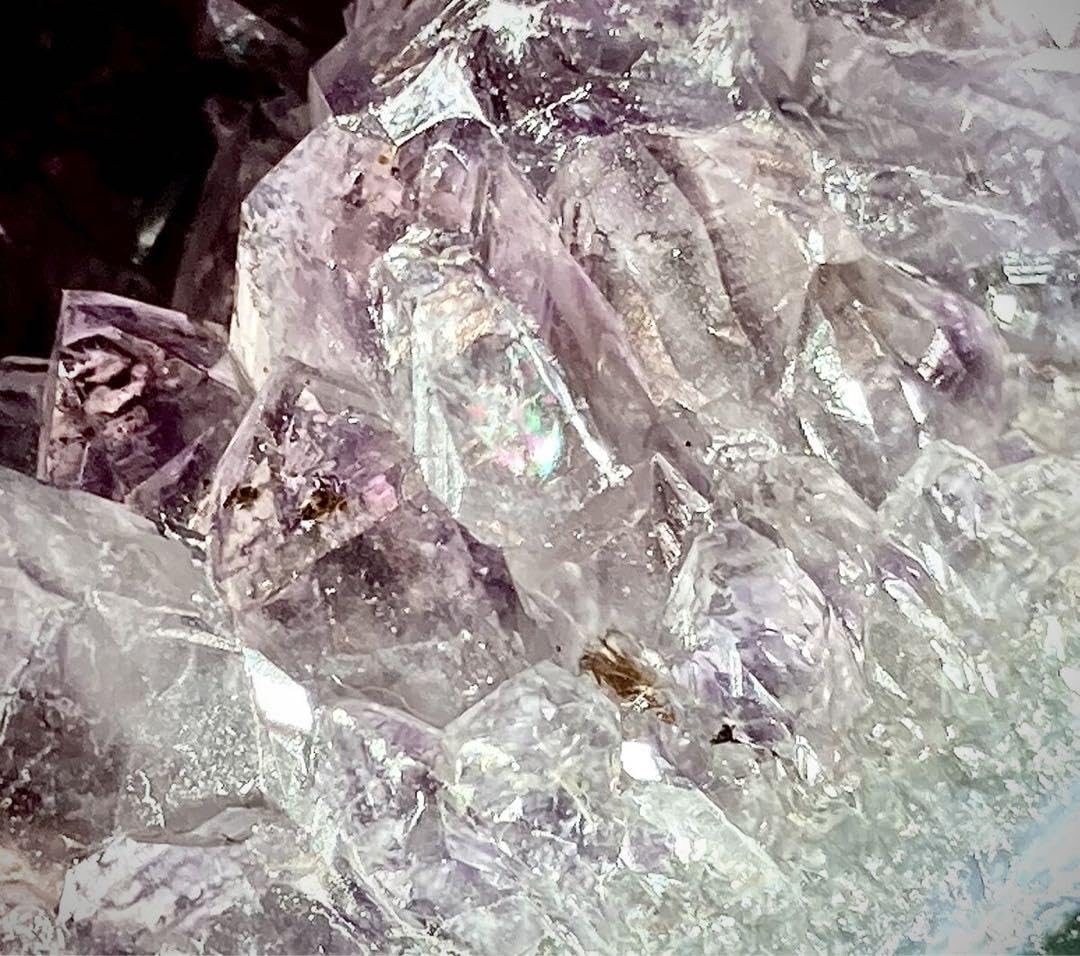 ゲーサイト内包　カルサイト共生✨　虹入り　アメジスト　クラスター　ジオード Amazon.co.jp: ゲーサイト内包 カルサイト共生 虹入り アメジスト