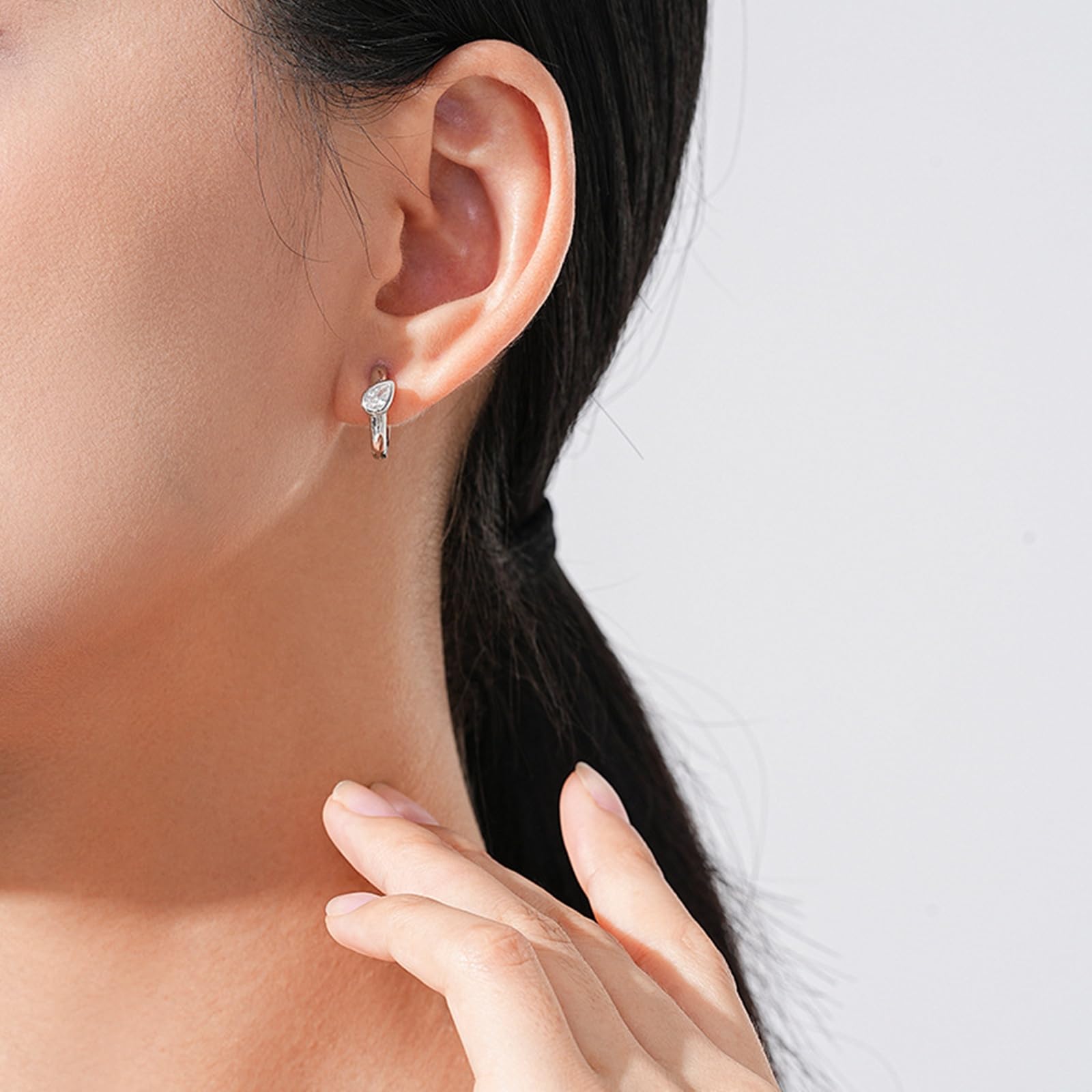 Pendientes de aro dorados pequeños para mujer, plata de ley 925 con circonita cúbica, aretes de gota de agua para uso diario para mujer, adecuados para aniversario