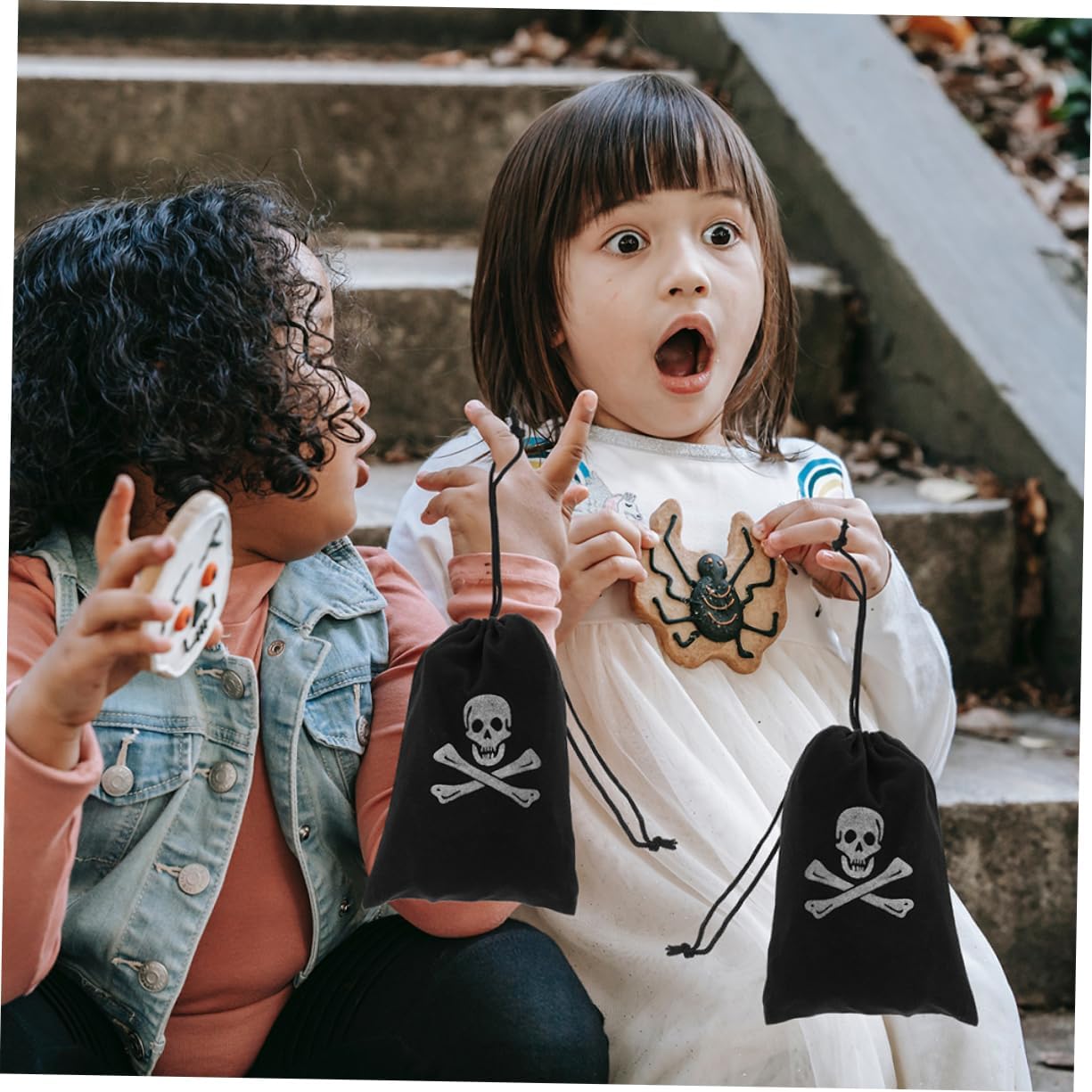 30pcs Halloween Pirate Drawstring Bags Skull-Themed Candy Pouches for Party Favors for Trick-Treating and Pirate-Themed Events and Decorative Storage
