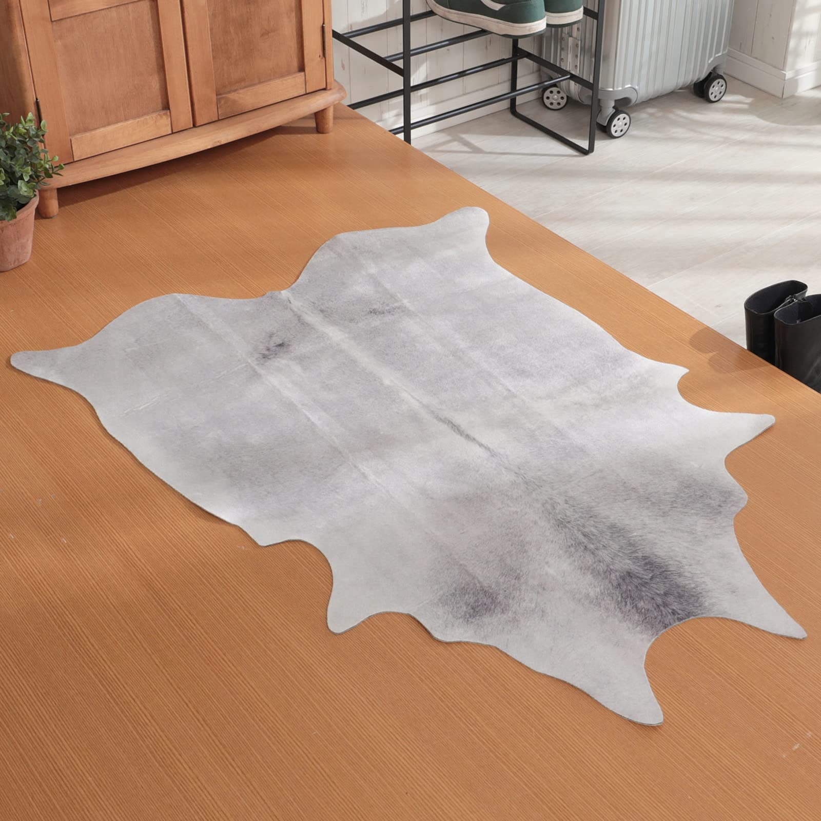 Amazon | グラムスタイル フェイクレザーラグ 77x100cm 牛柄 シルバー
