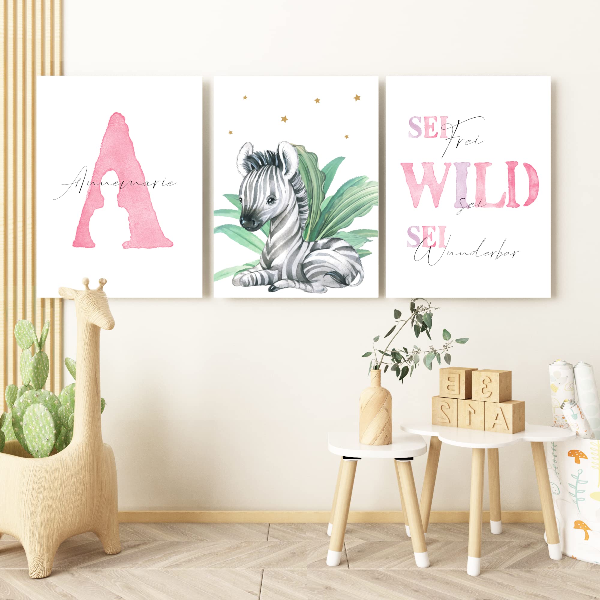 Pandawal Kinderzimmer Bilder mit Spruch und Name Safari Tiere 3er Poster- Set für Mädchen und Junge Wandbilder