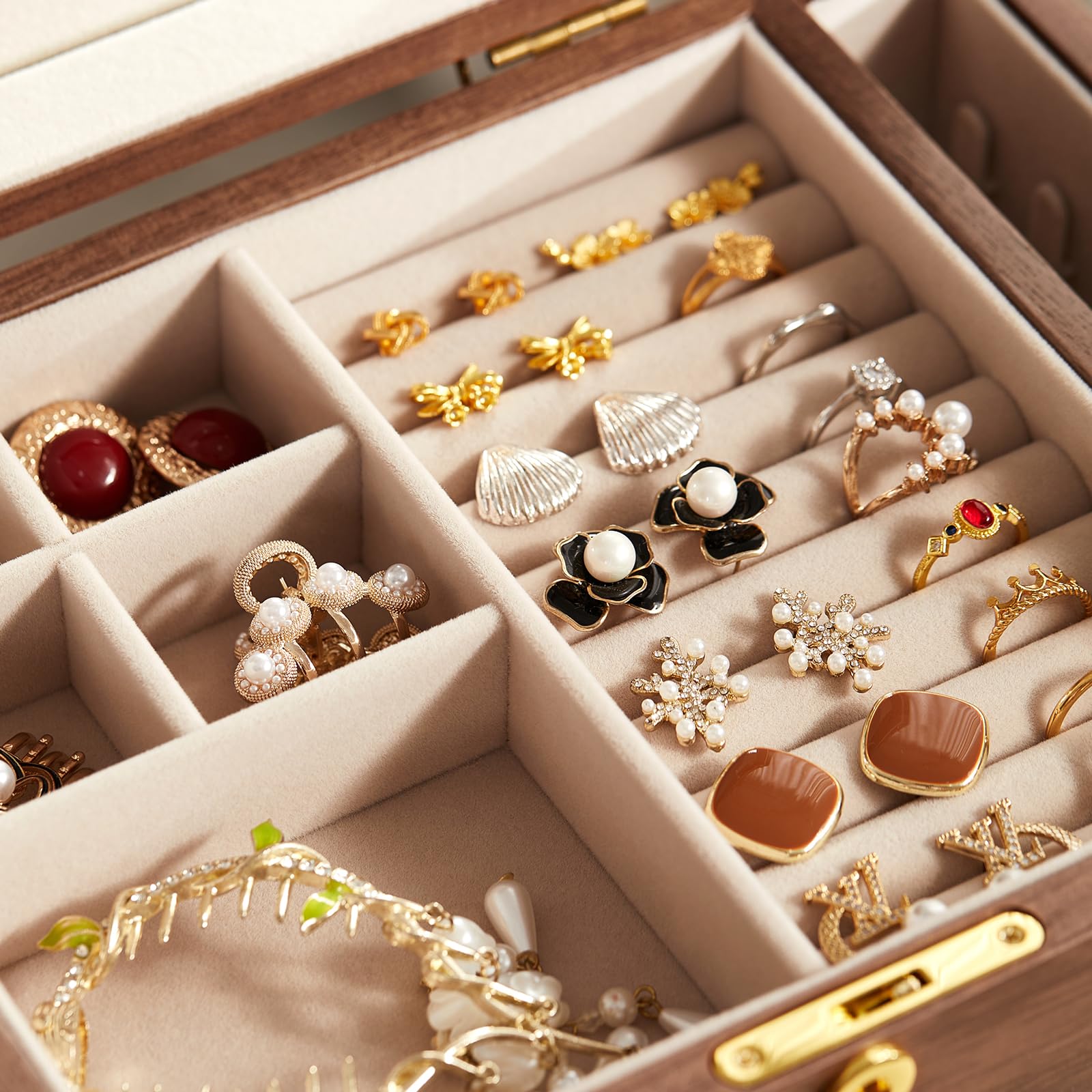 Schmuckkästchen aus Walnussholz für Damen mit Schloss, 4 Fächer | Geräumige Fächer für Uhren, Ketten, Ringe, Ohrringe und Armbänder, Geschenk für Frauen