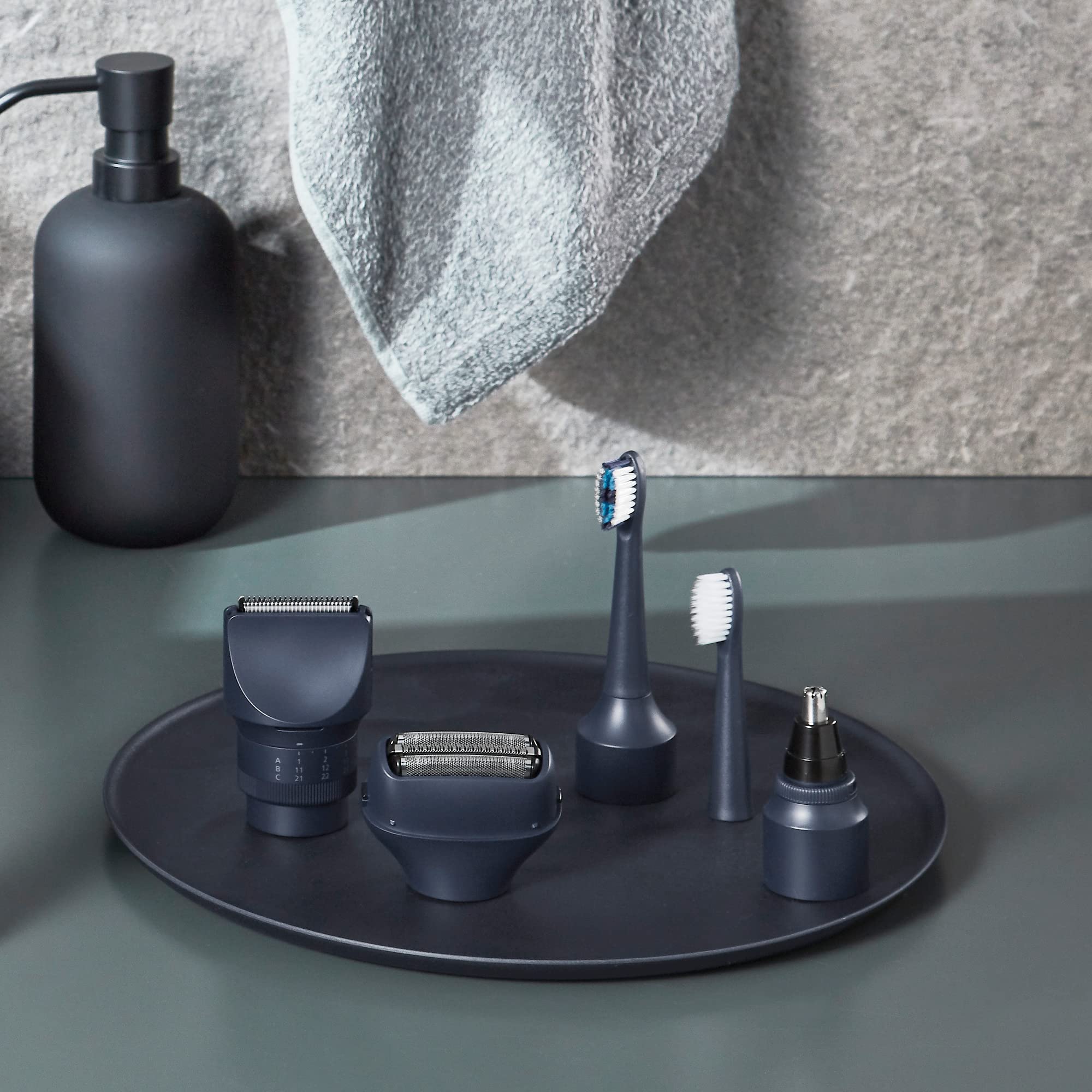 Panasonic MULTISHAPE modulares Körperpflege-System für Männer, Bart-/Haartrimmer, Bart-/Haar-/Körpertrimmer, 3-Klingen-Scherkopf, elektrische Zahnbürste & Nasen-/Ohren-/Augenbrauentrimmer Aufzatz