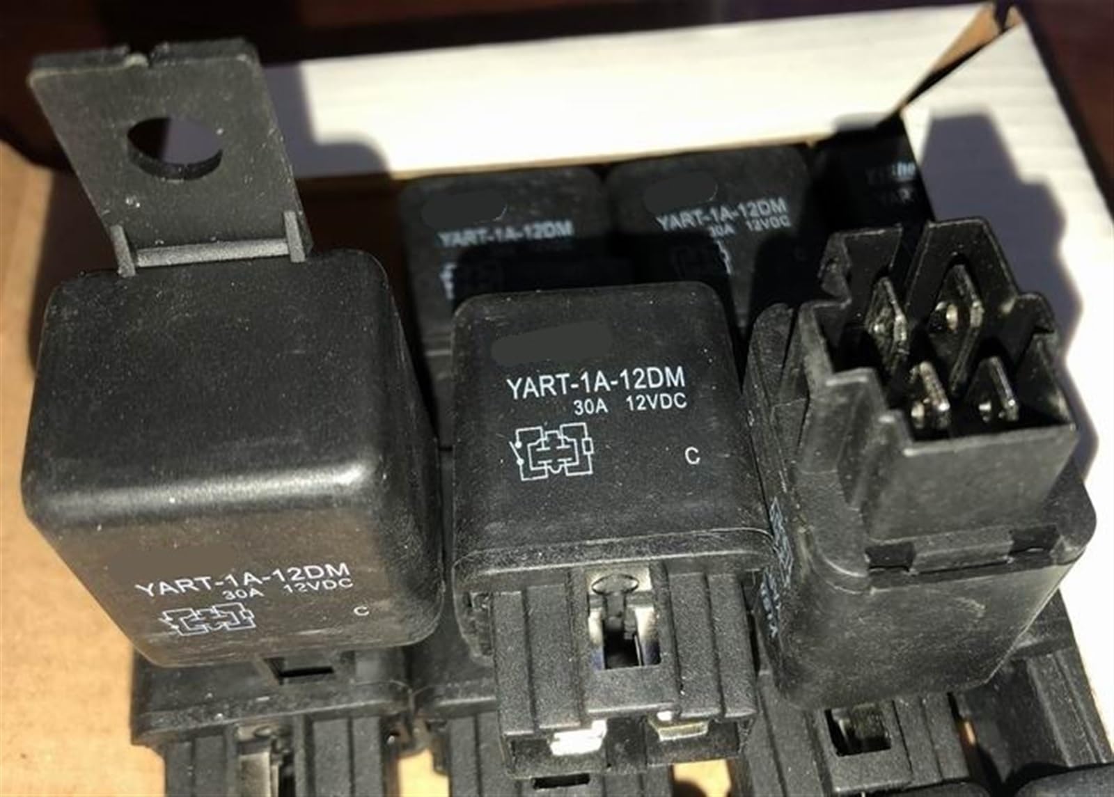 Relé YART-1A-12DM componente de conmutación 12V 30A 4 pines 3