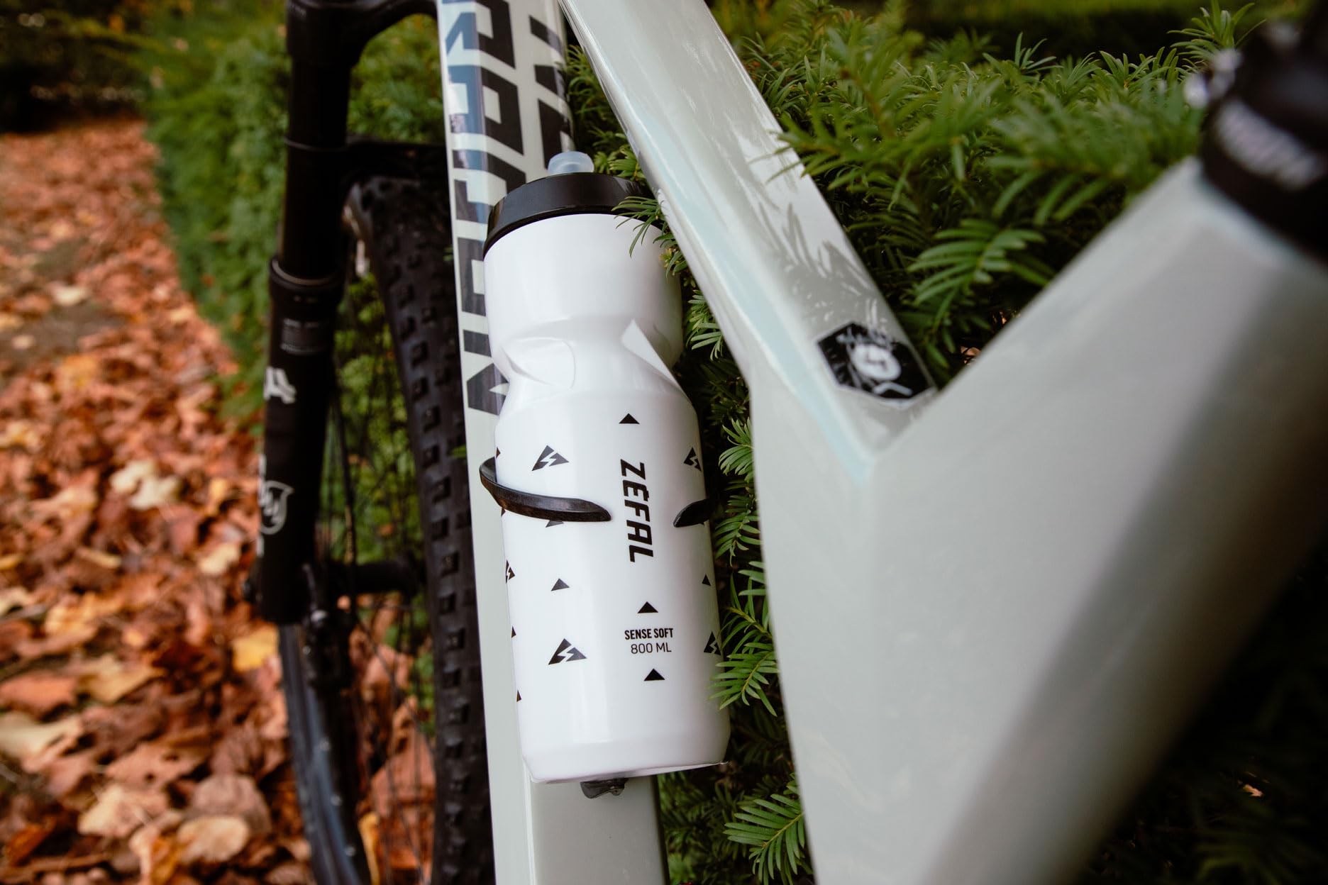 ZEFAL Zestaw Sense Soft 80 Bidon rowerowy i MTB - Zestaw dwóch miękkich i bezwonnych butelek sportowych - kanister na wodę bez BPA - silikonowy smoczek - biały, 2 x 800 ml