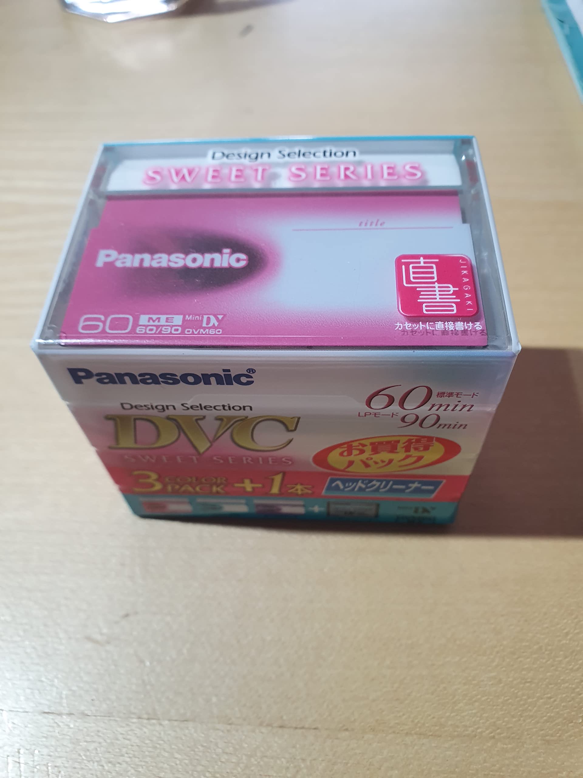 Panasonic AY-DVM60DN4C Lot de 4 (3 x AY-DVM60 MiniDV Design Edition + 1 x cassette de nettoyage MiniDV)
