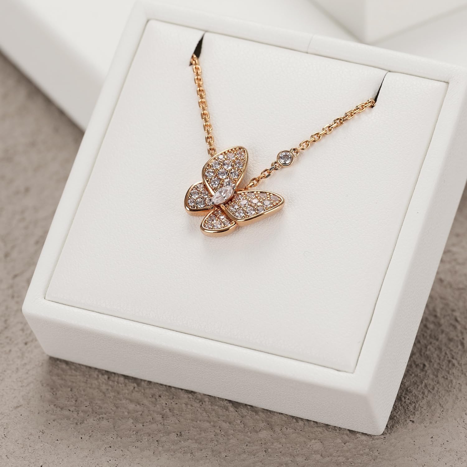 Leather Neacklace Display Stand Small Necklace Bracelet Holder Necklace Display Block Jewelry Stand for Pendant Necklace Showcase,White - Image 2