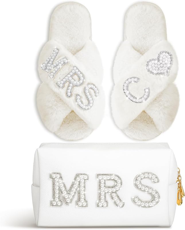 Kit de chinelos brancos e necessaire de maquiagem Xtinmee para noiva, com letras MRS