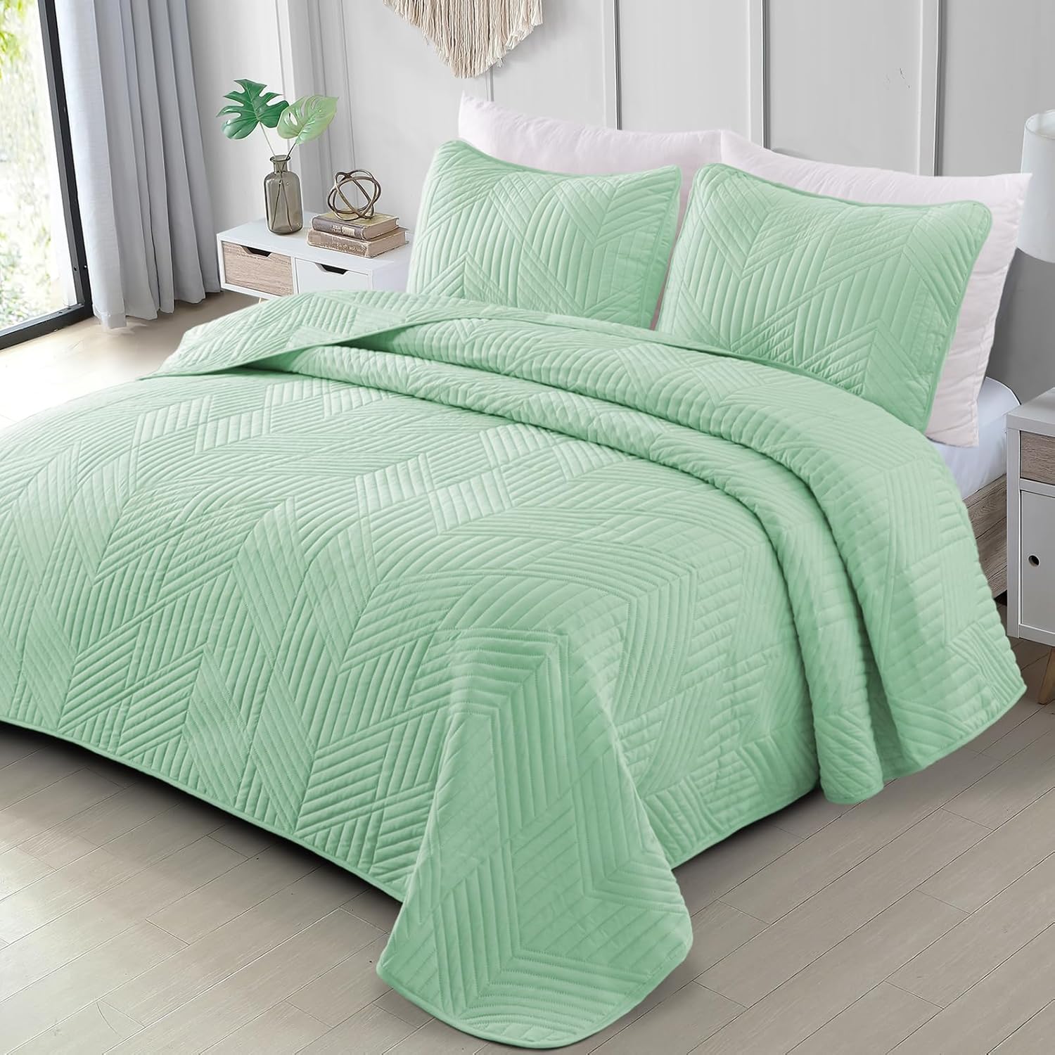 Exclusivo Mezcla California King Quilt Bedding Set, Lightweight Mint Green Oversized King Bedspreads Soft Modern Geometric Coverlet Set for All Seasons (1 Quilt and 2 Pillow Shams)