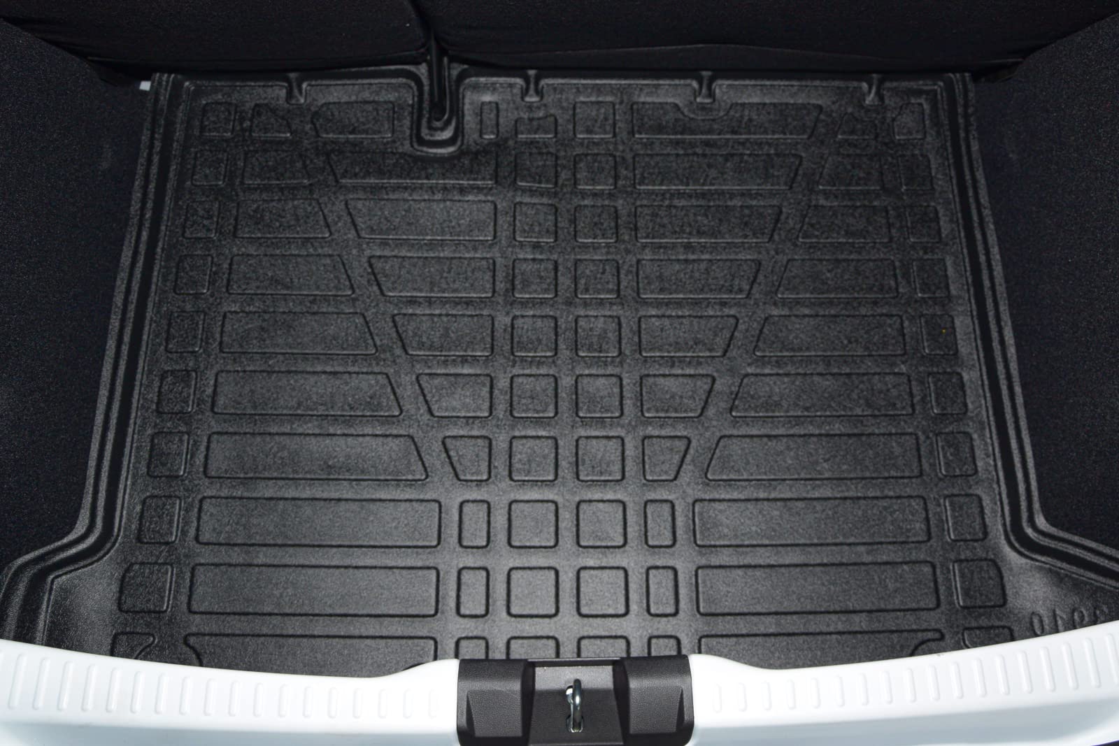 SCOUTT Vasca Bagagliaio per Dacia Sandero Dal 2021 Piano Inferiore, in TPE su Misura, Proteggi Baule con Bordo Alto 4 cm, Antiscivolo, Inodore