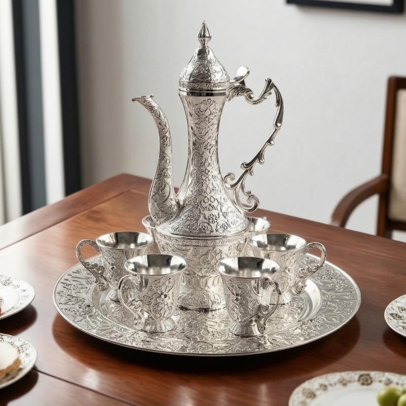Servizio da Vino con Vassoio Argentato Decanter con Bicchieri Decorato Set di Calici Decanter per Collezionisti, Set Di Teiera E Tazze Con Motivo A Piccoli Fiori