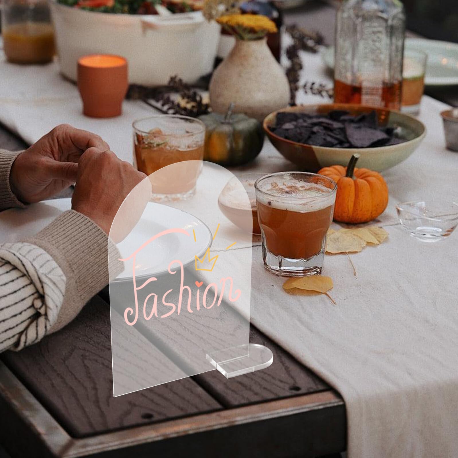 Ipetboom Set da 30 Segnaposto da Tavolo in Acrilico Trasparente con Supporto Forma a Mezza Elegante per Matrimonio e Banchetti Cartelli Vuoti Personalizzabili per Numeri Tavoli e Nomi