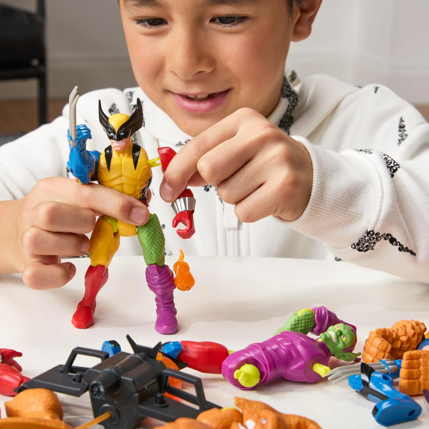 AVENGERS MixMashers Marvel Wolverine Custom Mix-and-Match Action Figure & Accessories, 5-Inch-Scale (12 cm) Super Hero Toys for Kids, Ages 4+ - Image 5