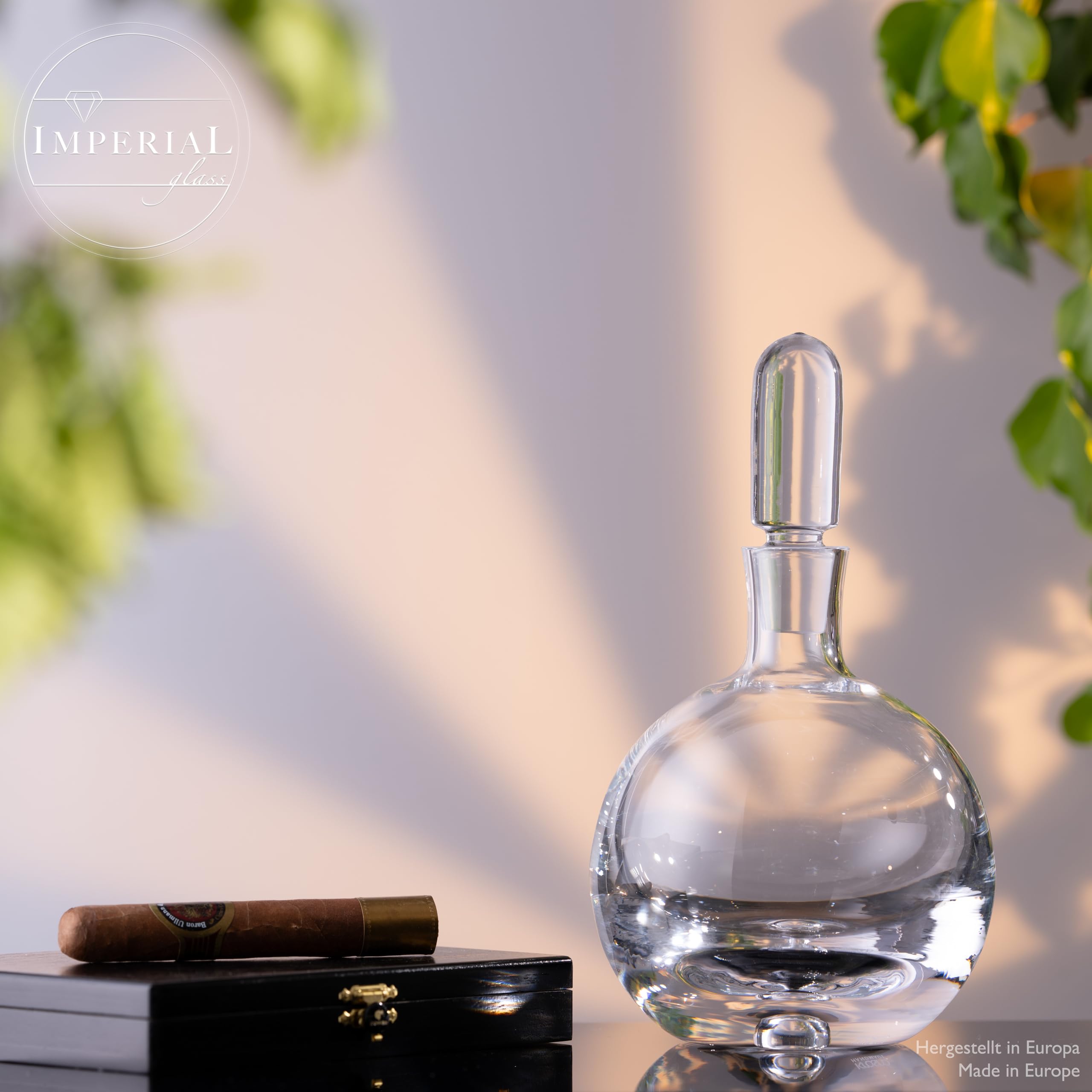 Cognac Karaffe aus Crystalline Glas – kugelförmiger Dekanter mit Glasstopfen und Luftblase im Boden 600ml – Handarbeit