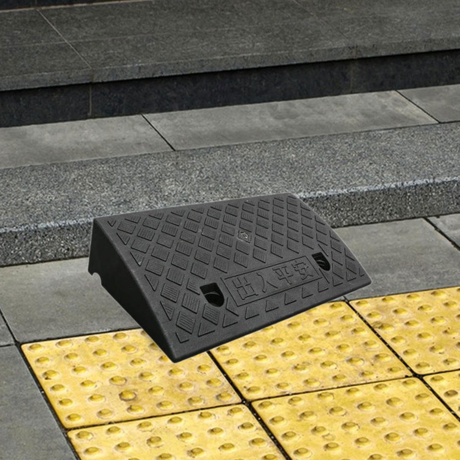 Rampa de Acceso para Coches Y Sillas de Ruedas con Estructura de PP Resistente Y Antideslizante Fácil Instalación Adecuada para Exteriores E Interior, Negro 50x27x12cm