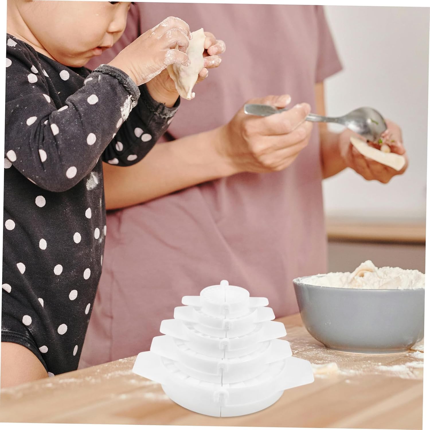 5-Piece Dumpling Maker Set Manual Dough Press Mold for Wontons and Ravioli Plastic Kitchen Tool for Homemade Dumplings Easy to Use for Cooking and Baking
