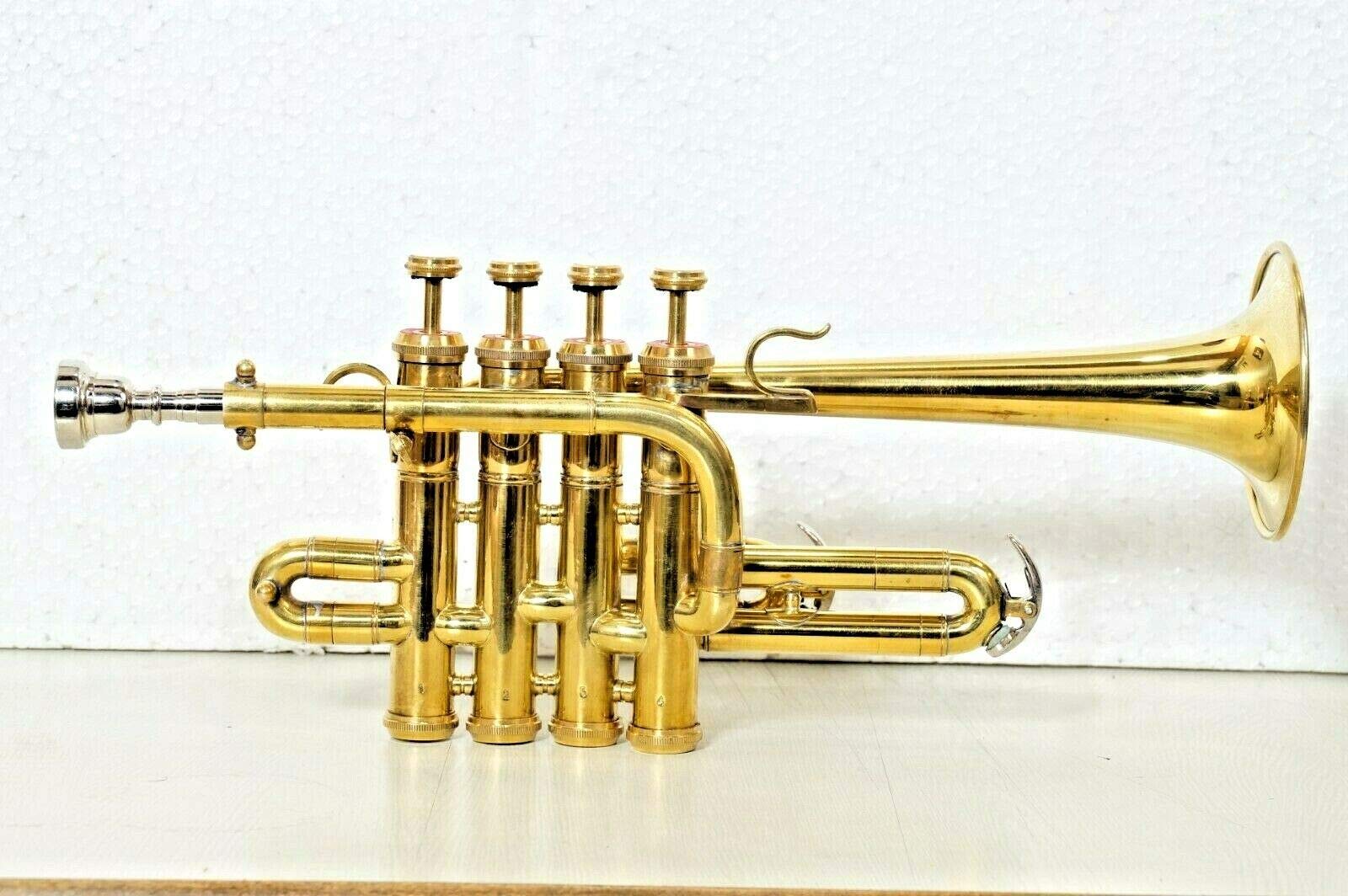 ADVIK Trompette Piccolo finition laiton BB/A avec étui rigide et embouchure