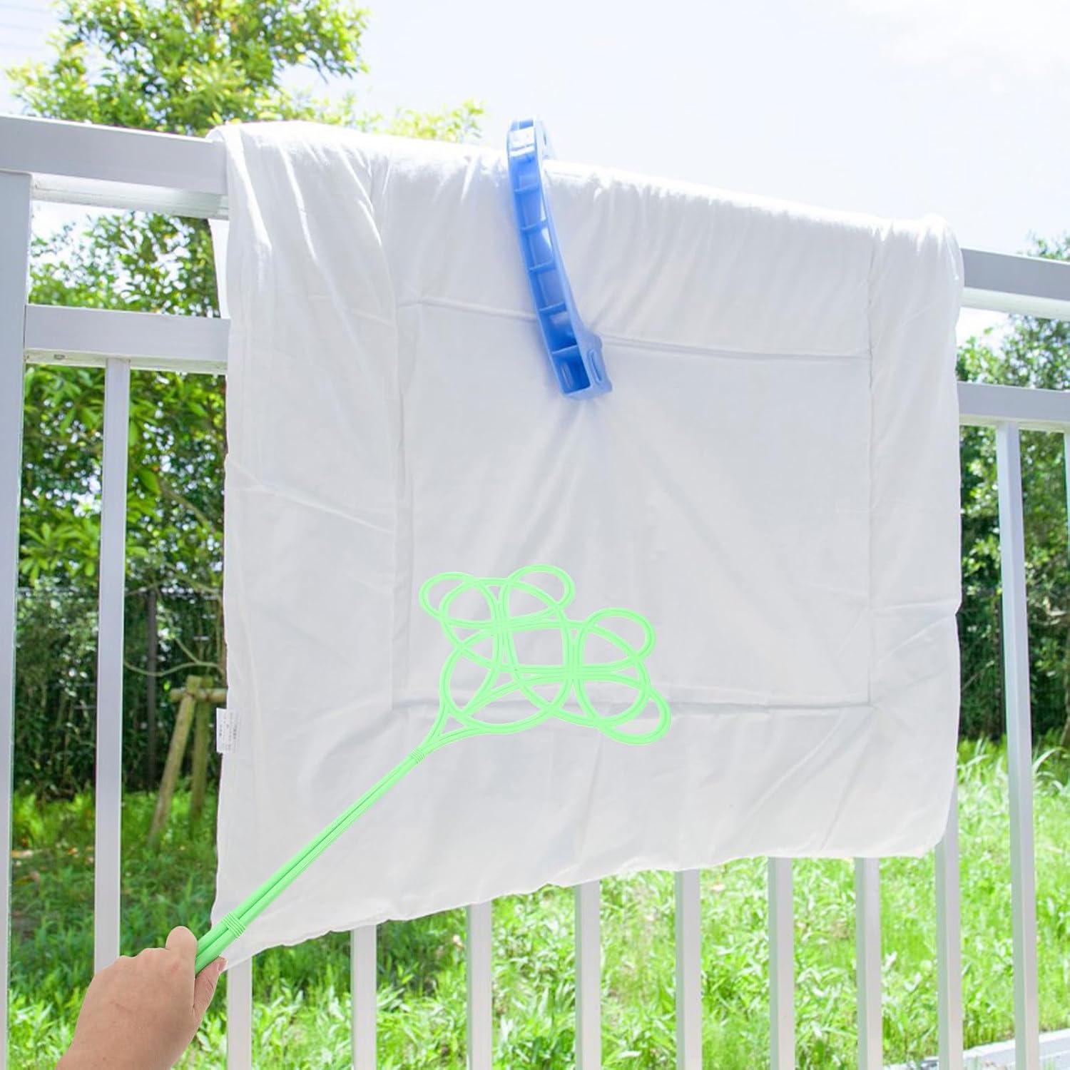 Artibetter Quilt Color Dust Long Hanging and in Handle Tool Cleaning Hole Design for Efficient Scratch-Free of Random Comforters and Carpets in Home Use