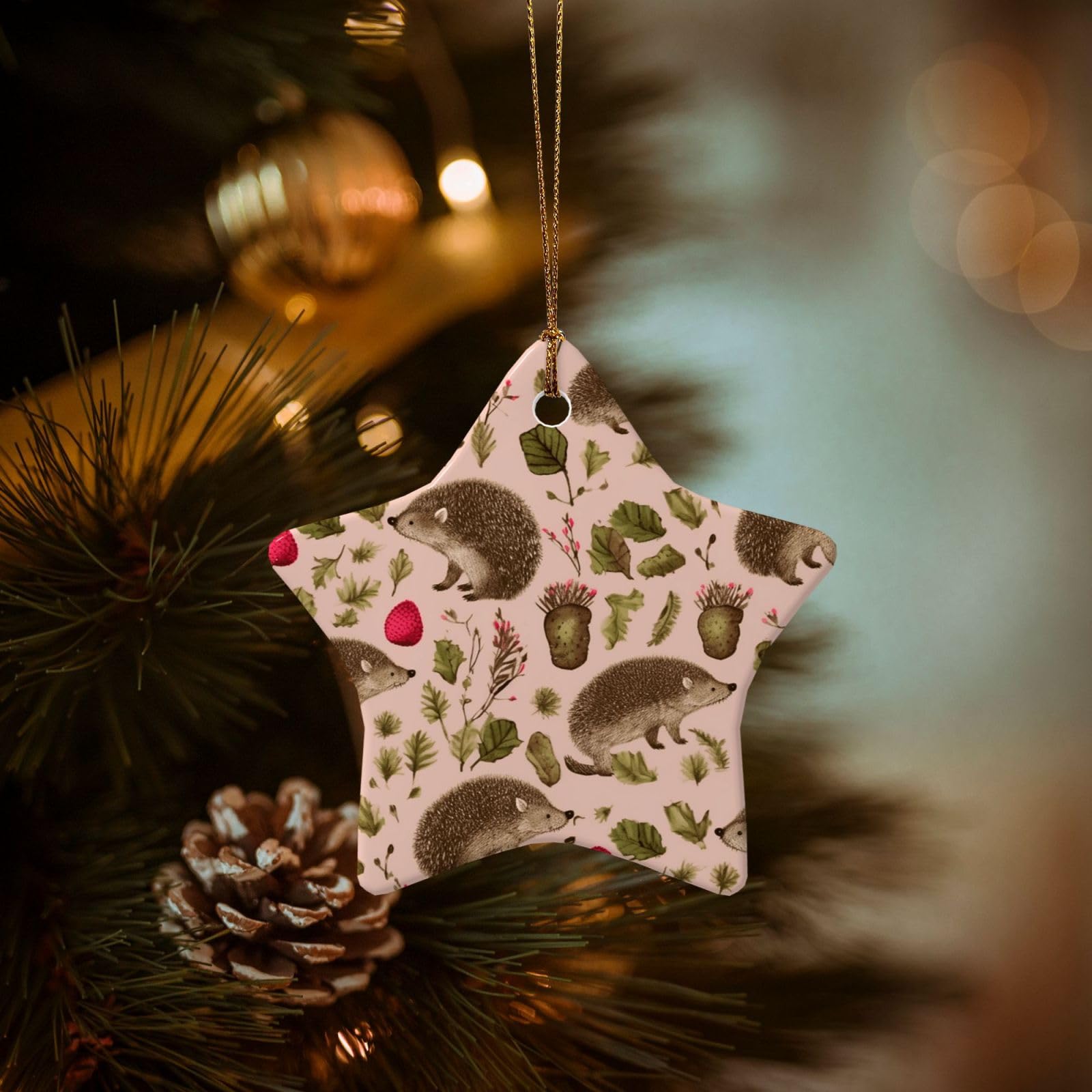 Christmas Tree Ornaments Ceramics Christmas Decorations Hedgehog Print Ornaments with Gold Ribbon Porcelain Xmas Tree Crafts Star Shape Hanging Pendant for Christmas Tree Party Decor