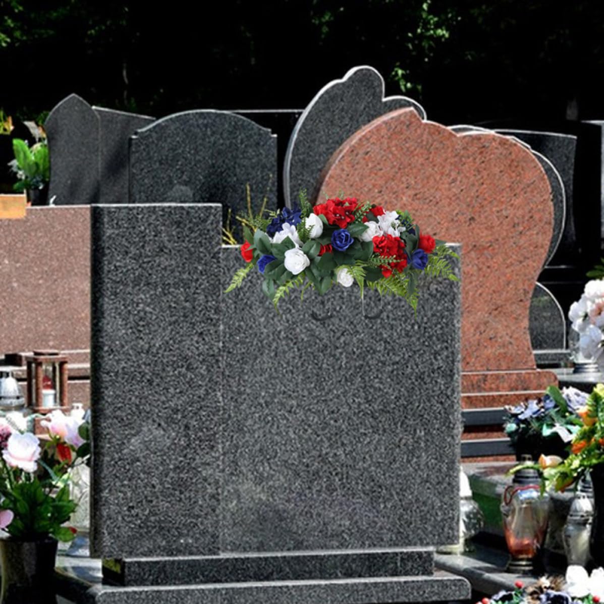 Composition Décorative de Fleurs Artificielles pour Cimetière, Gerbe Résistante en Plastique, pour Ornements Extérieurs de Pierres Tombales
