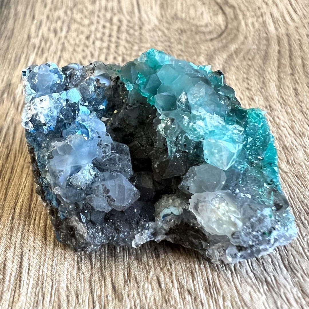 Amazon.co.jp: ダイオプテーズ 水晶 A3 プランヘ石 共生 鉱物 標本