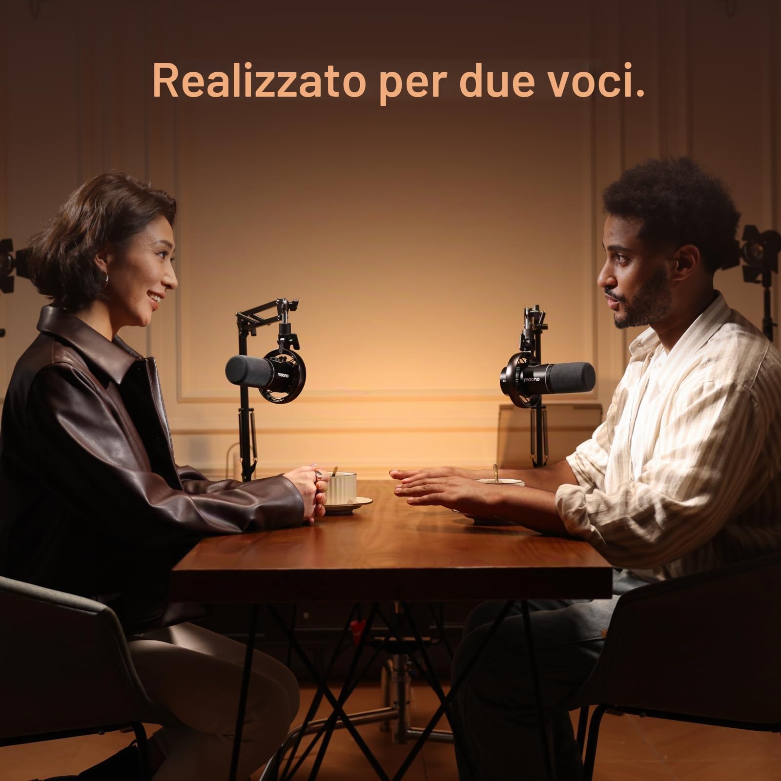 MAONO PD200W Hybrid Microfono per Podcast da PC, Senza Fili, USB/XLR Microfono Dinamico Braccio di sollevamento, Software, Cancellazione del Rumore, Podcast, Streaming, gaming, Home Studio e Voceover