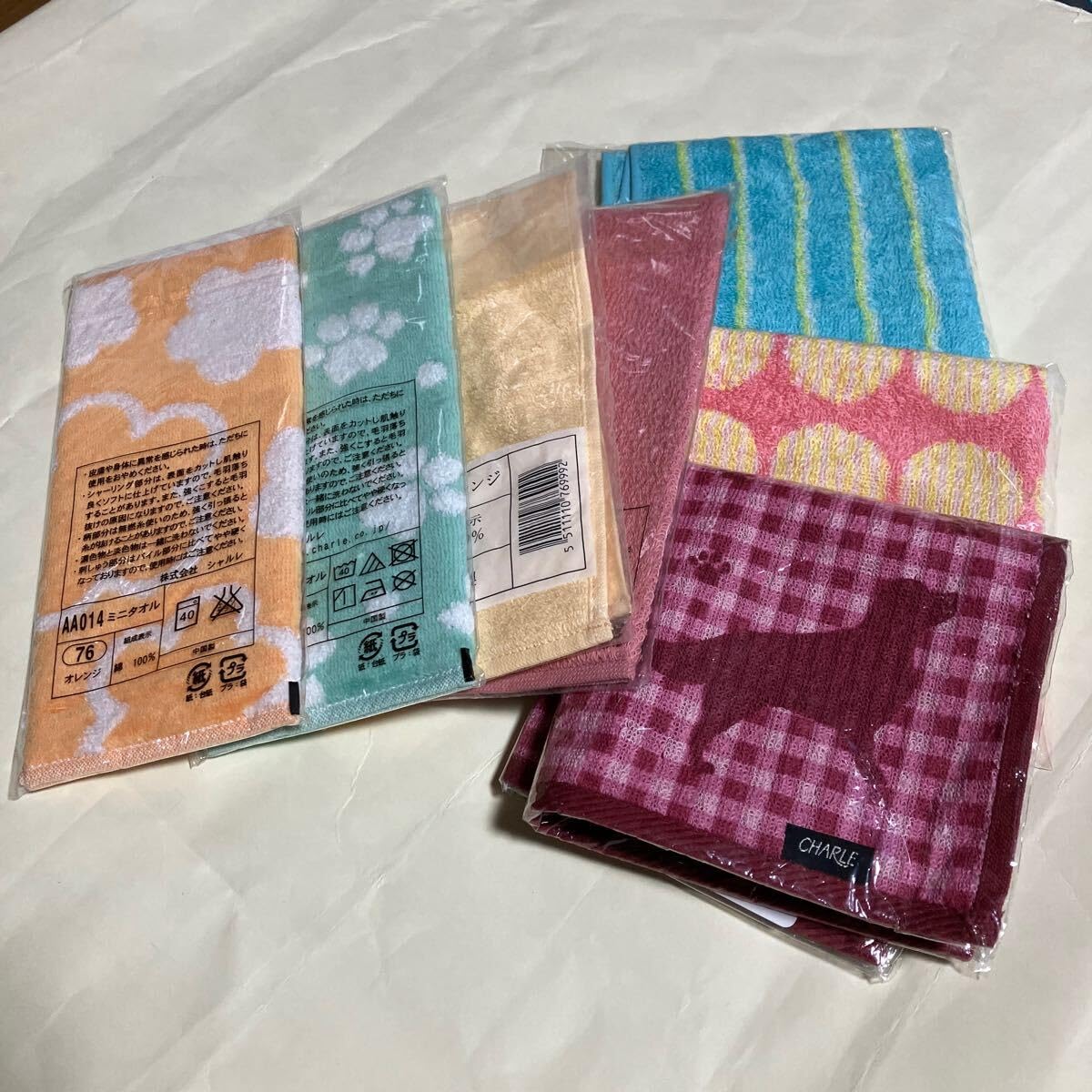 ♪新品♪未使用☆CHARLE☆シャルレ バスタオル1枚・タオルハンカチ1枚