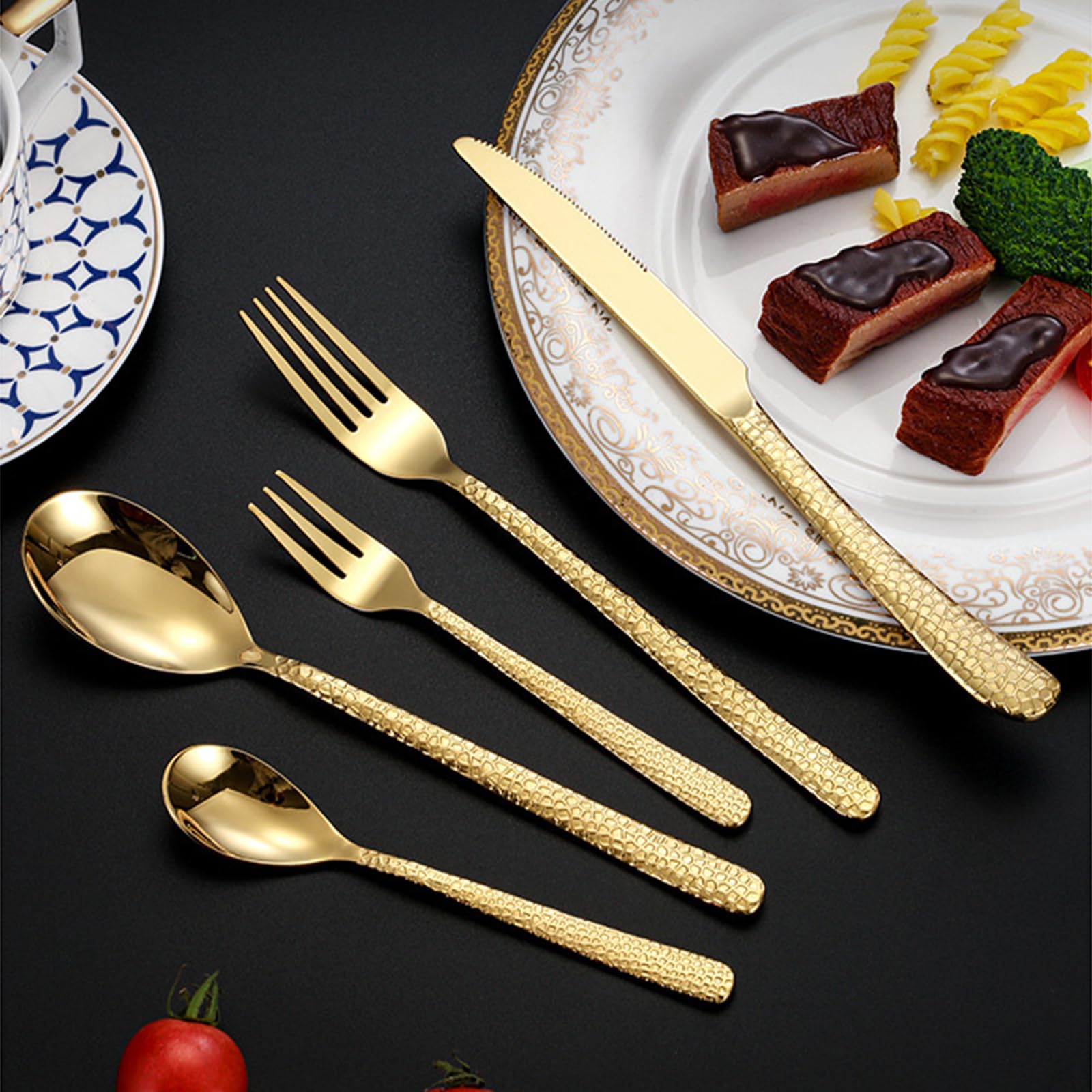 Goldenes, Elegantes Besteckset mit Hammermuster aus robustem Edelstahl, für 6 Personen, inklusive modischem, wiederverwendbarem Messer-, Gabel- und Löffelset für die Küche zu Hause