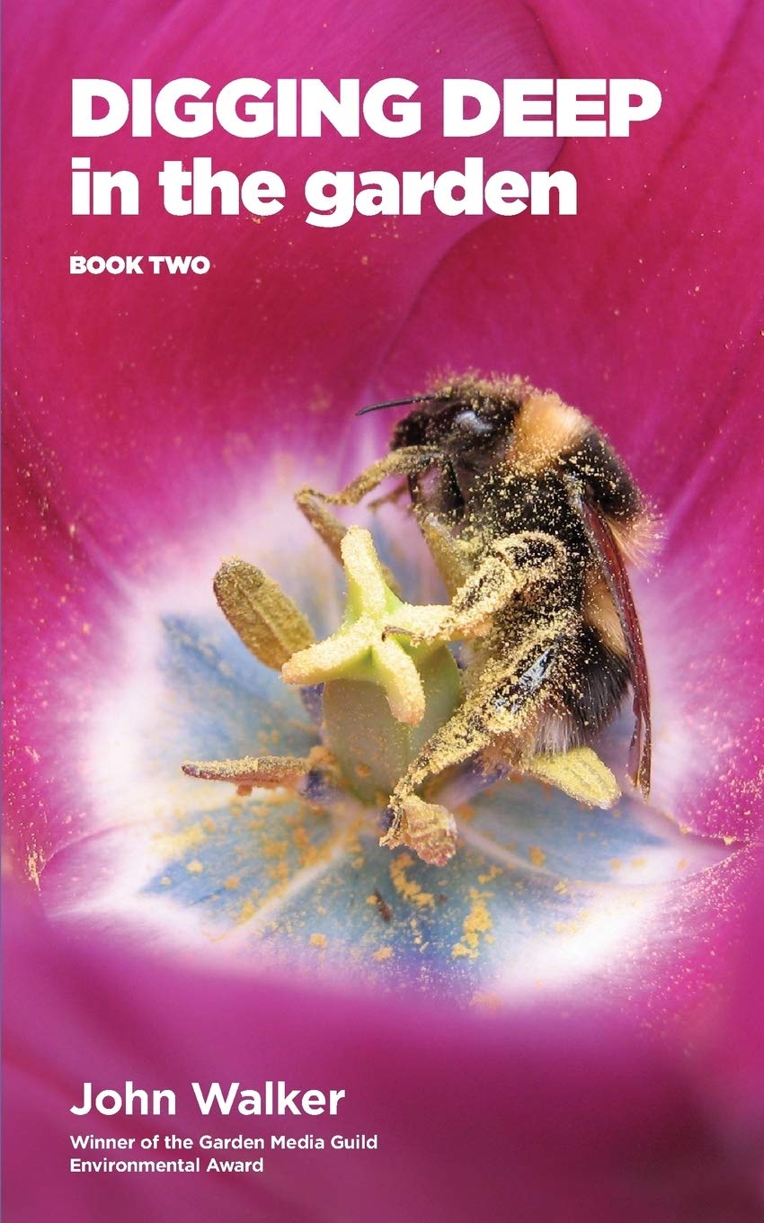 Digging Deep in the Garden: Book Two, Walker, John 9780993268359 New<-
