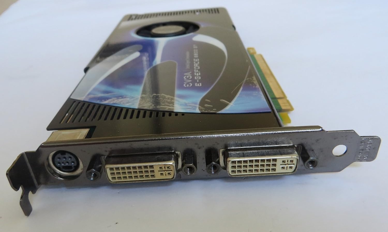 VGA e-GeForce 8800 GT Superclocked Edition 512MB DDR3 PCI-Express Graphics Card