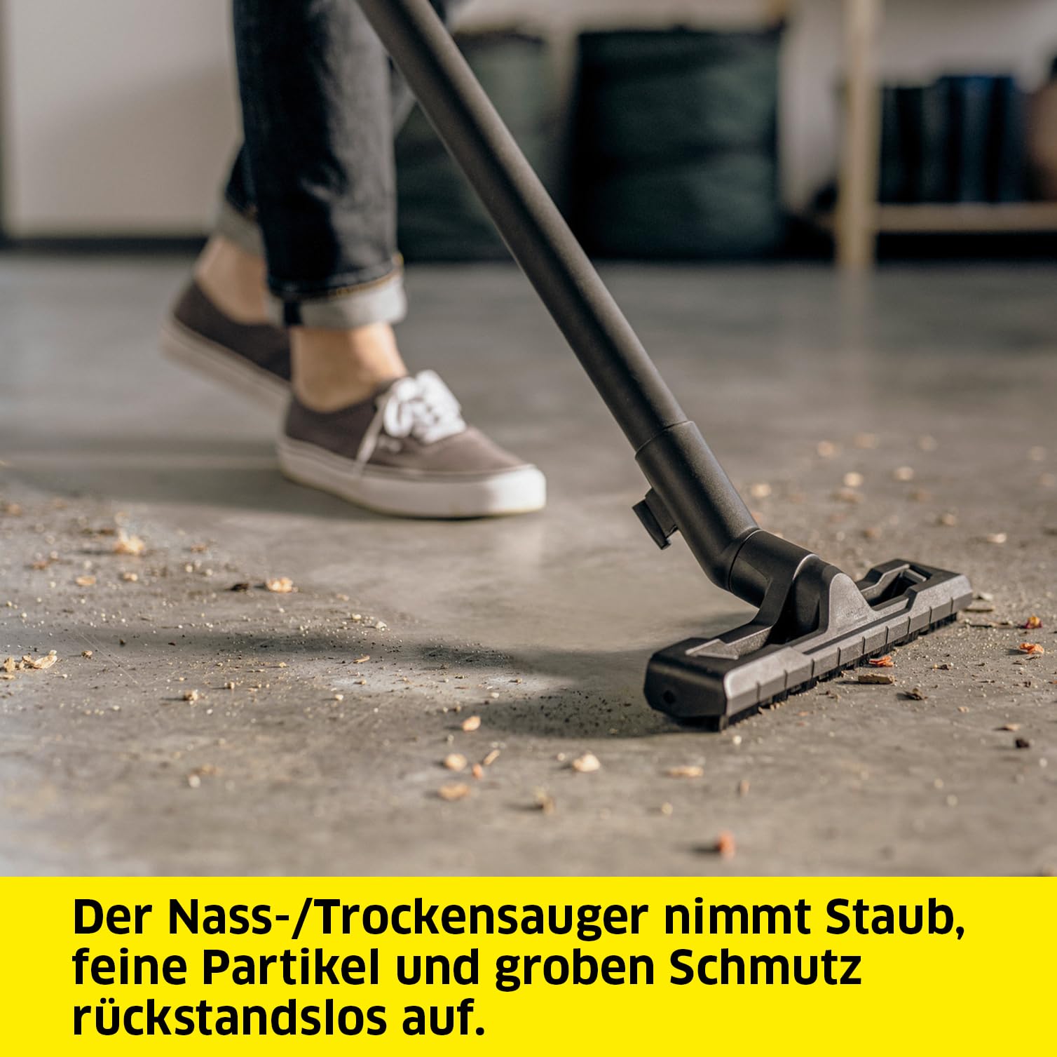 KÄRCHER WD 4 P V-20/5/22 Nass-& Trockensauger, Kunststoffbehälter, Gelb 5 m Kabel, 2,2 m Saugschlauch, mit Gerätesteckdose, Clips-Bodendüse, „Pull & Push“-Verschlusssystem, Gelb