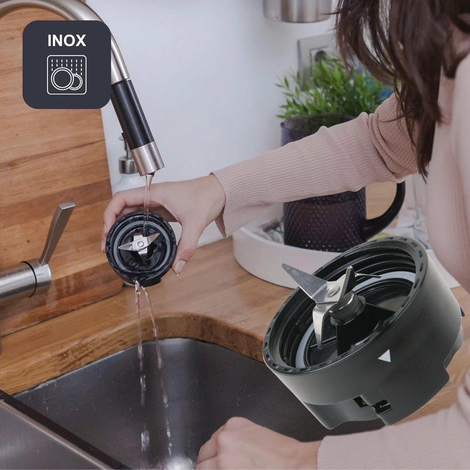 BLACK+DECKER - Mini batidora portátil BXJBA350E | 350W | Smoothies y batidos | 2 botellas de 600 ml sin BPA | Tapa hermética | 4 cuchillas de acero inox | Ligera | Acabado negro e inox anti-huellas