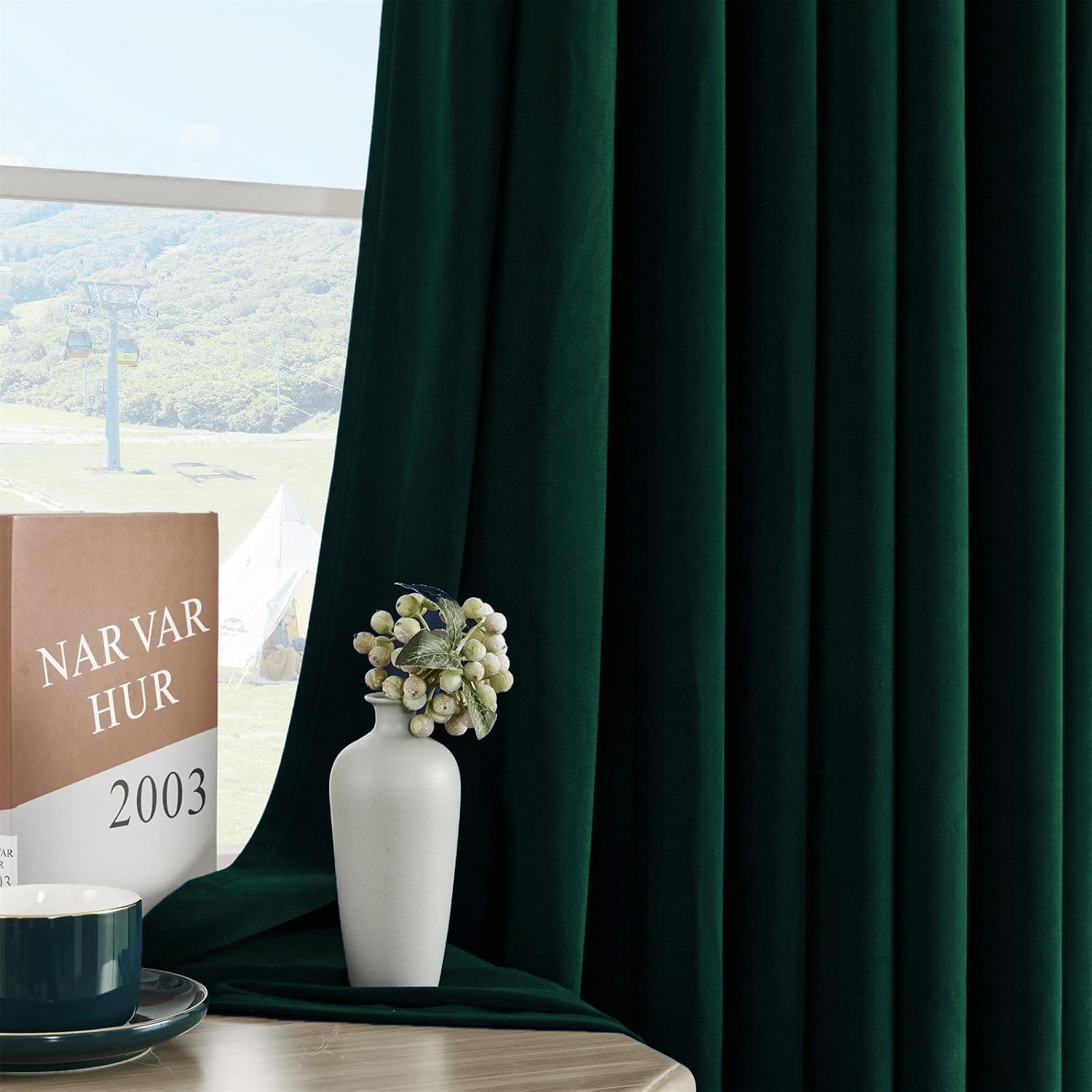 Joydeco Rideau Velours Vert Foncé avec Galon Fronceur 132x245 CM 2 Pièces pour Rail et Passe Tringle, Rideau Occultant Thermique Anti Froid avec Revêtement 100% Anti-Lumineux, Épais Lourd 330g/m²