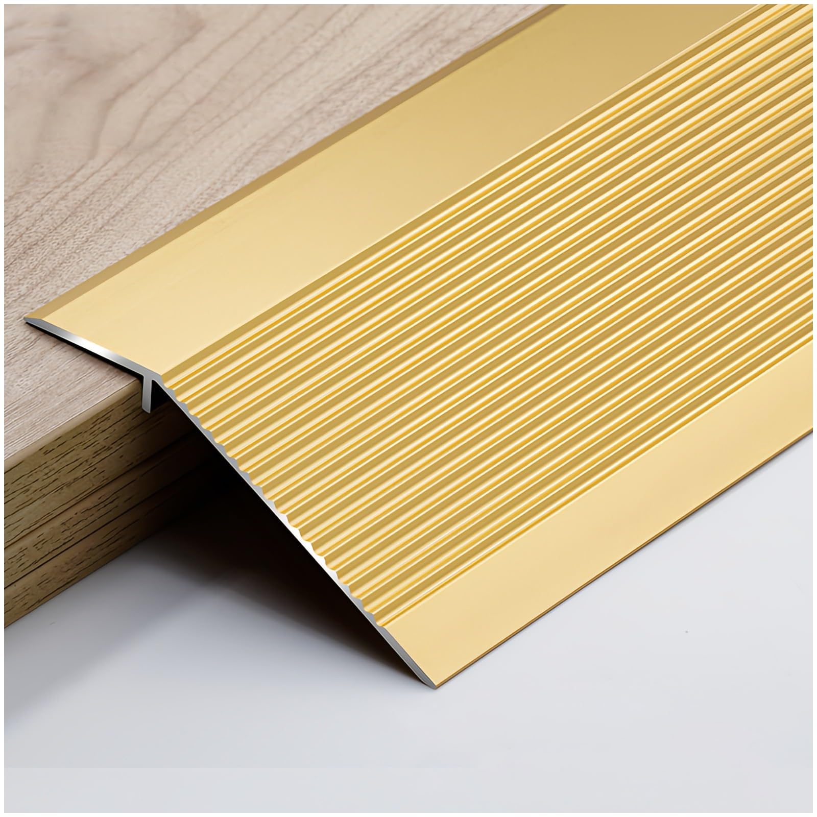 Bande de seuil profilée pour porte, joindre les espaces de sol, tapis et carrelage