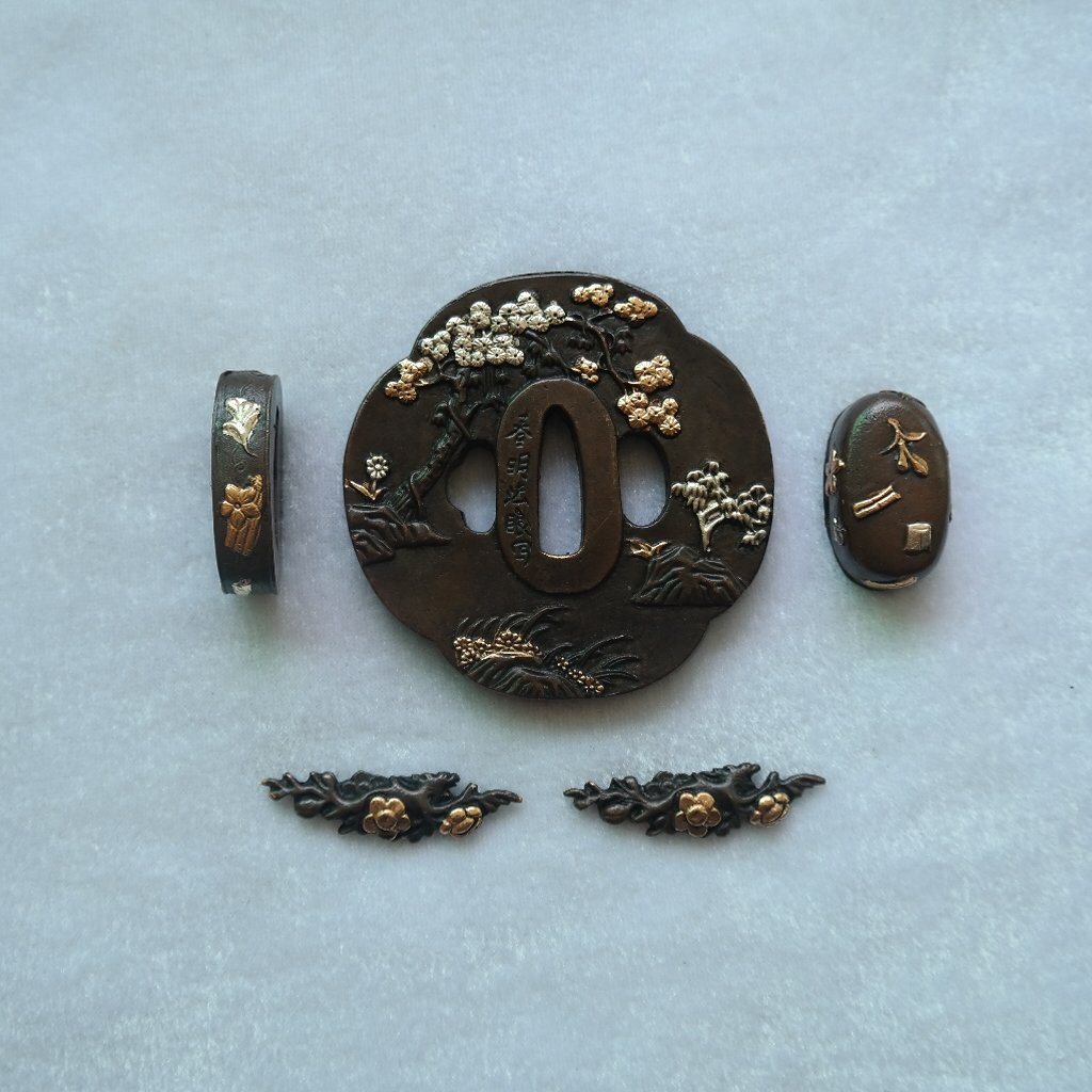 BOHIHYUJapanese sword (SEPPA-HABAKI-ITO) gold-plating Copper 19-27 Menuki Fuchi-Kashira Tsuba
