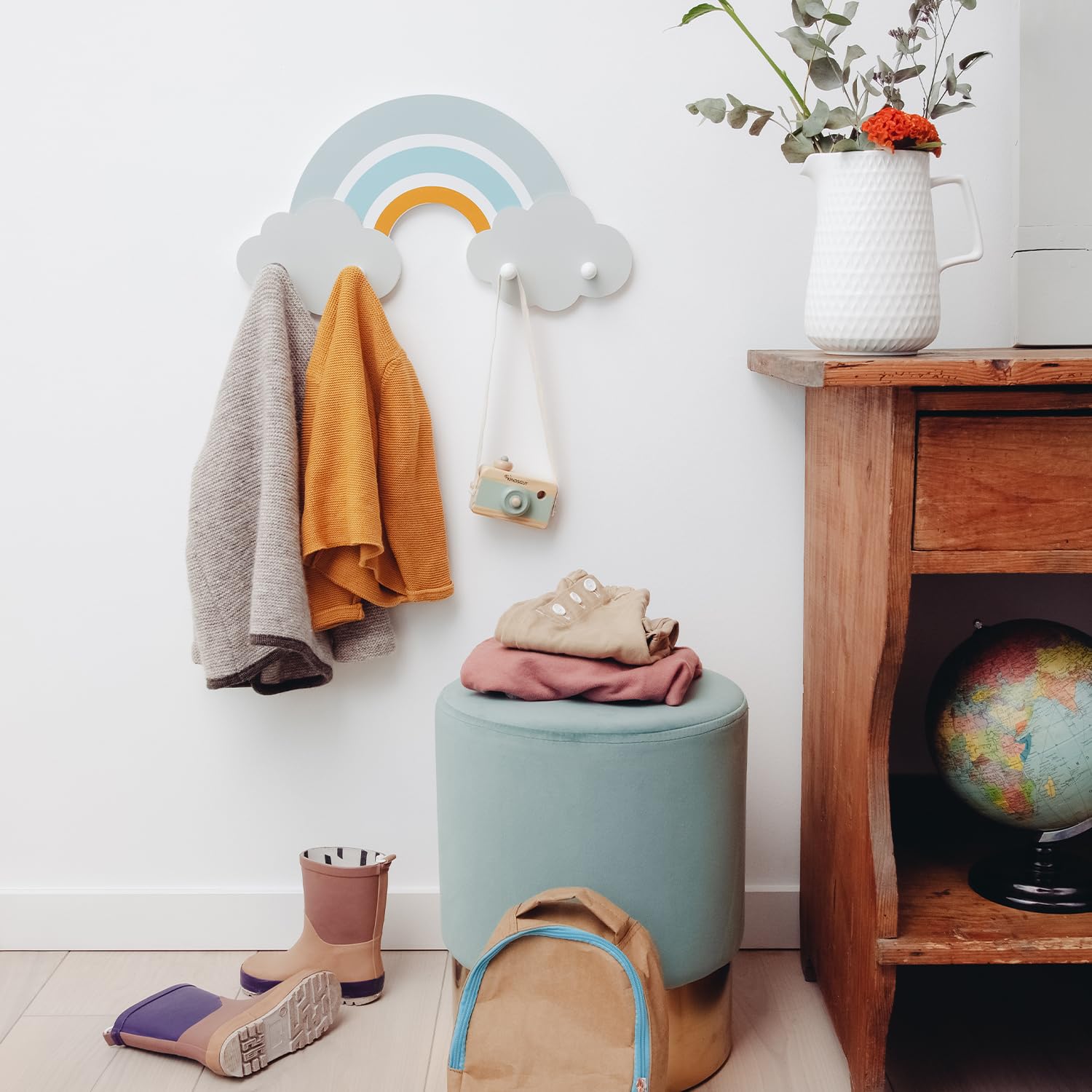 Kindsgut Appendiabito da Parete in Legno per Bambini, 4 Appendini, Multicolore, Finn