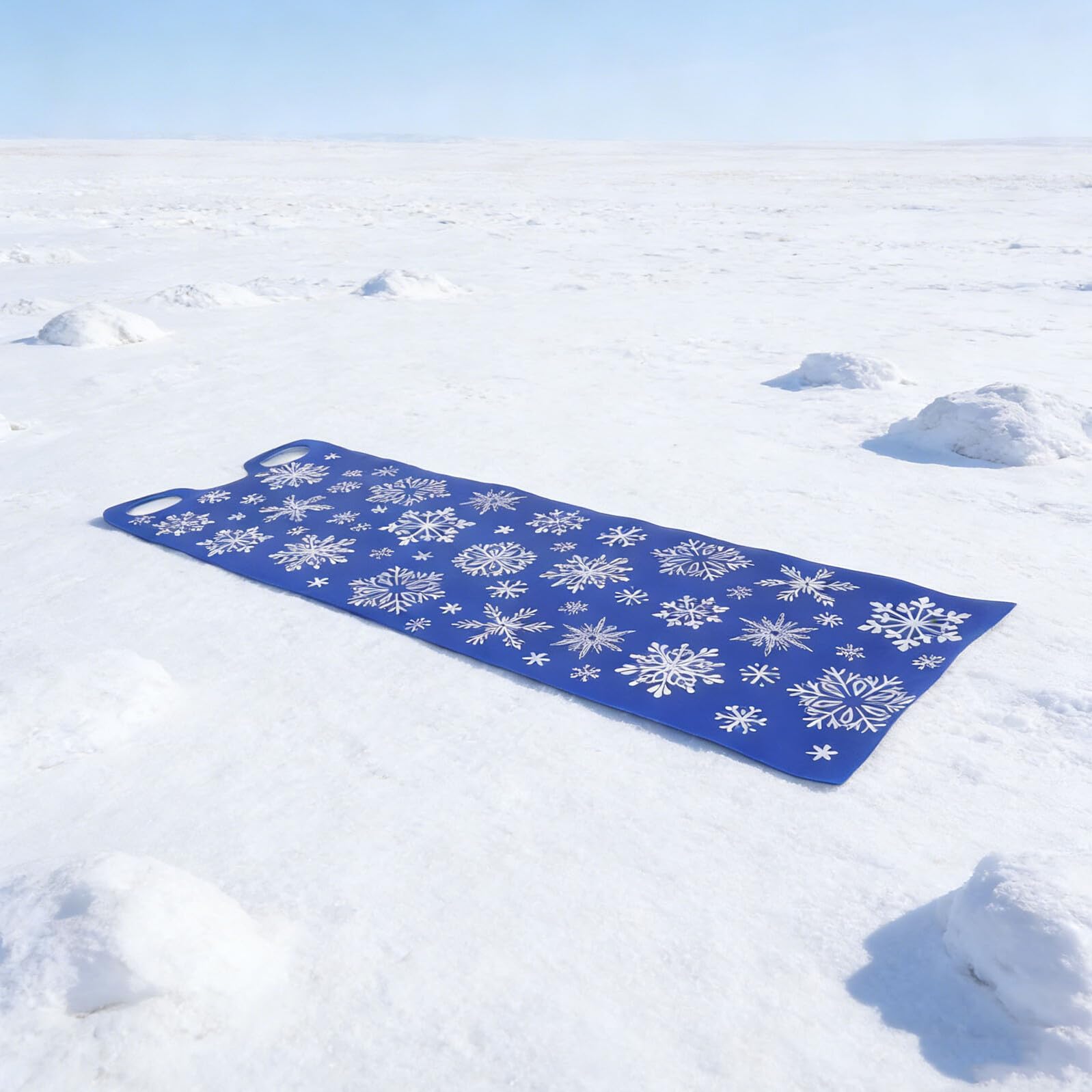 Trineo de Nieve Enrollable 137 Cm para Adultos, Tapete Portátil de Plástico Resistente al Frío con Asas, Diseño Azul con Copos de Nieve, Ligero y Flexible para Colinas