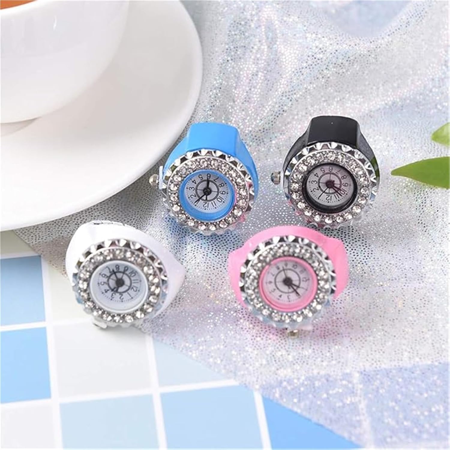 Ladies Diamond Ring Watch Round Ring for Women Finger Watch Metal Strass Elegant Decorative Quartz Fashion Watches Safe Zinc Alloy Material for Gift