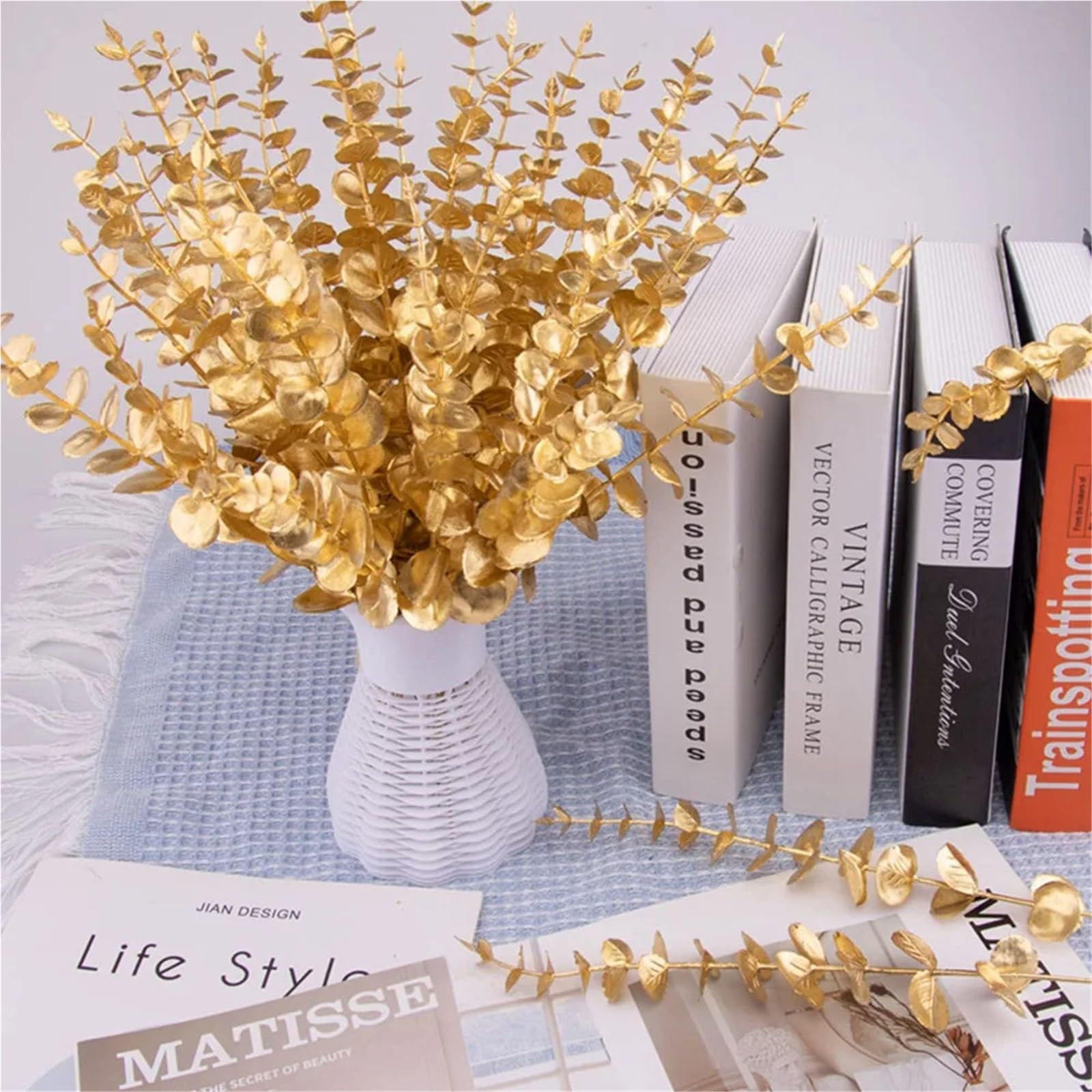 Rami di pino artificiali, Confezione da 30 aghi di pino artificiali con glitter natalizi e rami eucalipto, decorazioni for la casa multimatrimonio(Golden Eucalyptus)