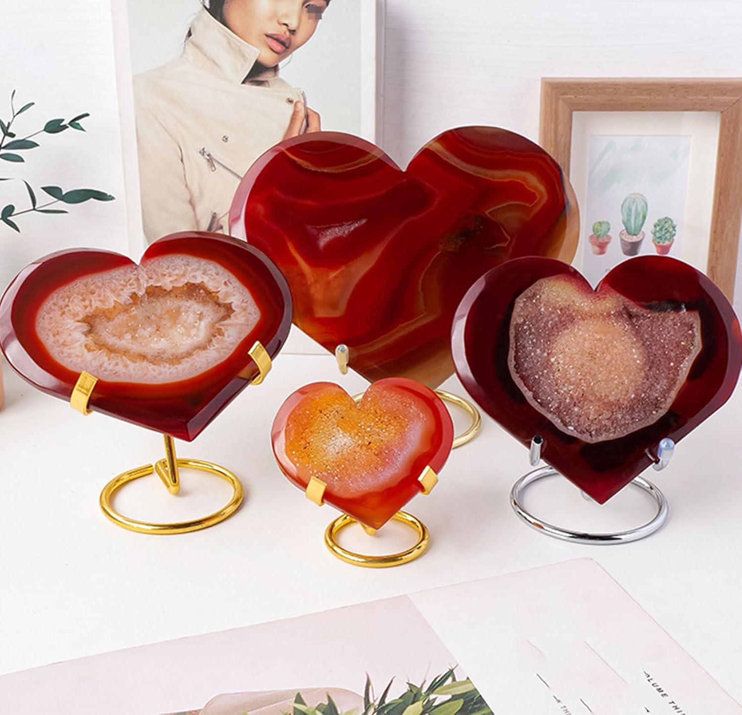 Crystal Red Agate Geode Cluster Heart-Shaped Raw Stone Polished Desktop Three-Dimensional Heart-Shaped Viewing Stone Ornaments for Home, Office,400~500g