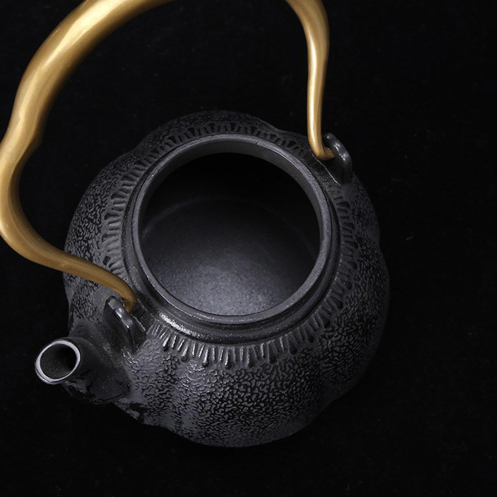 Tetera de hierro fundido con un elegante accesorio de construcción para quienes buscan un estilo elegante y Tetera de hierro fundido con toque de