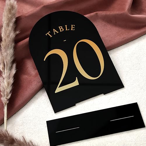 Miniatura 10 de UNIQOOO Números de mesa de boda de arco blanco con soportes del 1 al 15, lámina dorada impresa de 5 x 7 pulgadas, letreros acrílicos de doble cara y