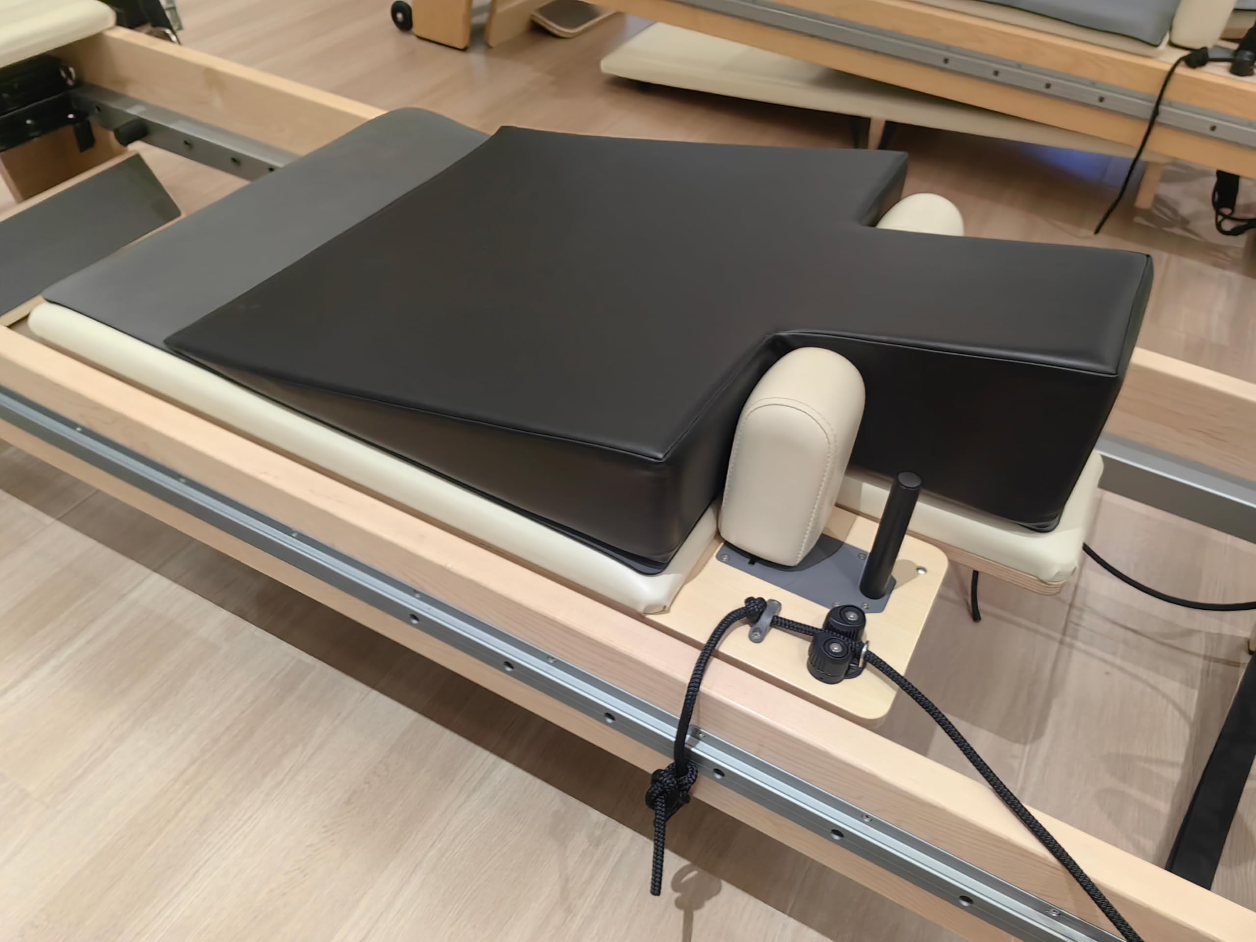 CONFTO Large Upholstered Wedge, Exercise Equipment for Pilates Reformer, Workout Pad for Pilates, Ideal for Athletes and Physical Therapy, Pilates Machine Home Gym or Studio Use