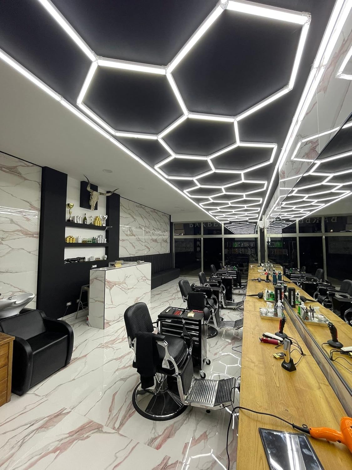 LED en nid d'abeille design hexagonal voiture moderne DETAILING Concessionnaire automobile, voitures, voitures, salons, coiffeurs, salon de coiffure, 3,12 x 1,04 m