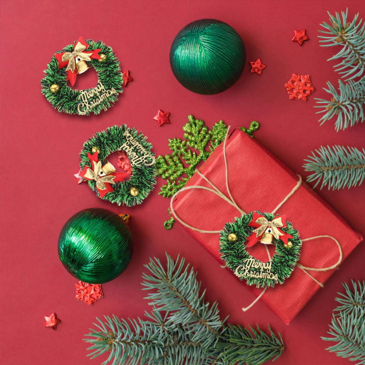Veemoon 20 Pièces Mini Couronne de Noël Artificielle en Plastique et Tissu, Décoration Suspendue Classique pour Sapin et Fête de Noël, Ajoute Une Ambiance Festive Traditionnelle