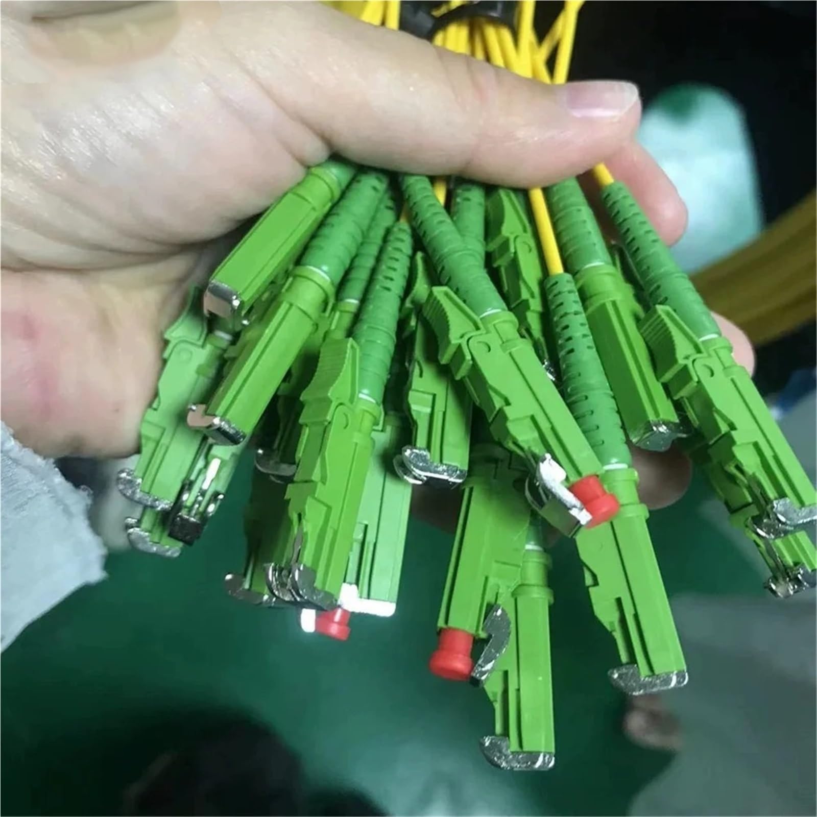 Lot de 8 cordons de raccordement optiques 10-100 m – 8 cœurs E2000/A vers SC/FC/LC/ST Pull en fibre monomode, longueurs personnalisées disponibles (20 m, E2000UPC-ST)
