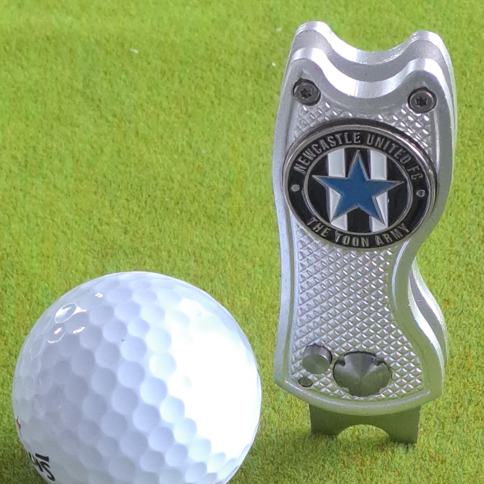Newcastle Ball Marker with Golf Divot Repair Tool - Gift Combo. Pitch Mark Tool has Pop-up Button & Foldable Tynes to Protect Pockets. Lightweight, Portable. (silver)
