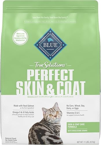 Blue Buffalo True Solutions Perfect Skin & Coat - Alimento seco natural para gatos adultos, salmón, 11 libras